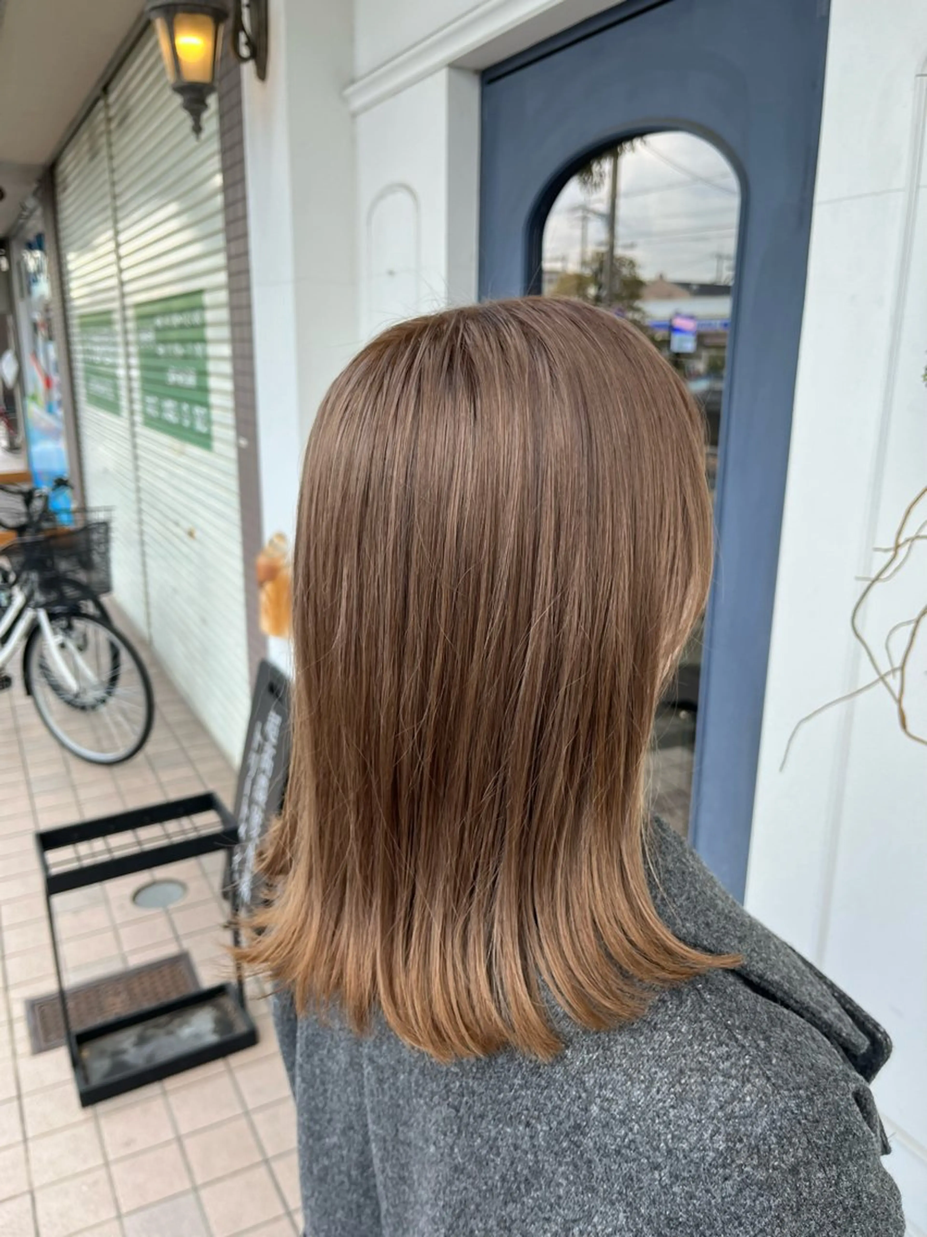 ミディアム カラー ベージュカラー ブリーチ ミルクティーベージュ RuLaN AMIのヘアスタイル