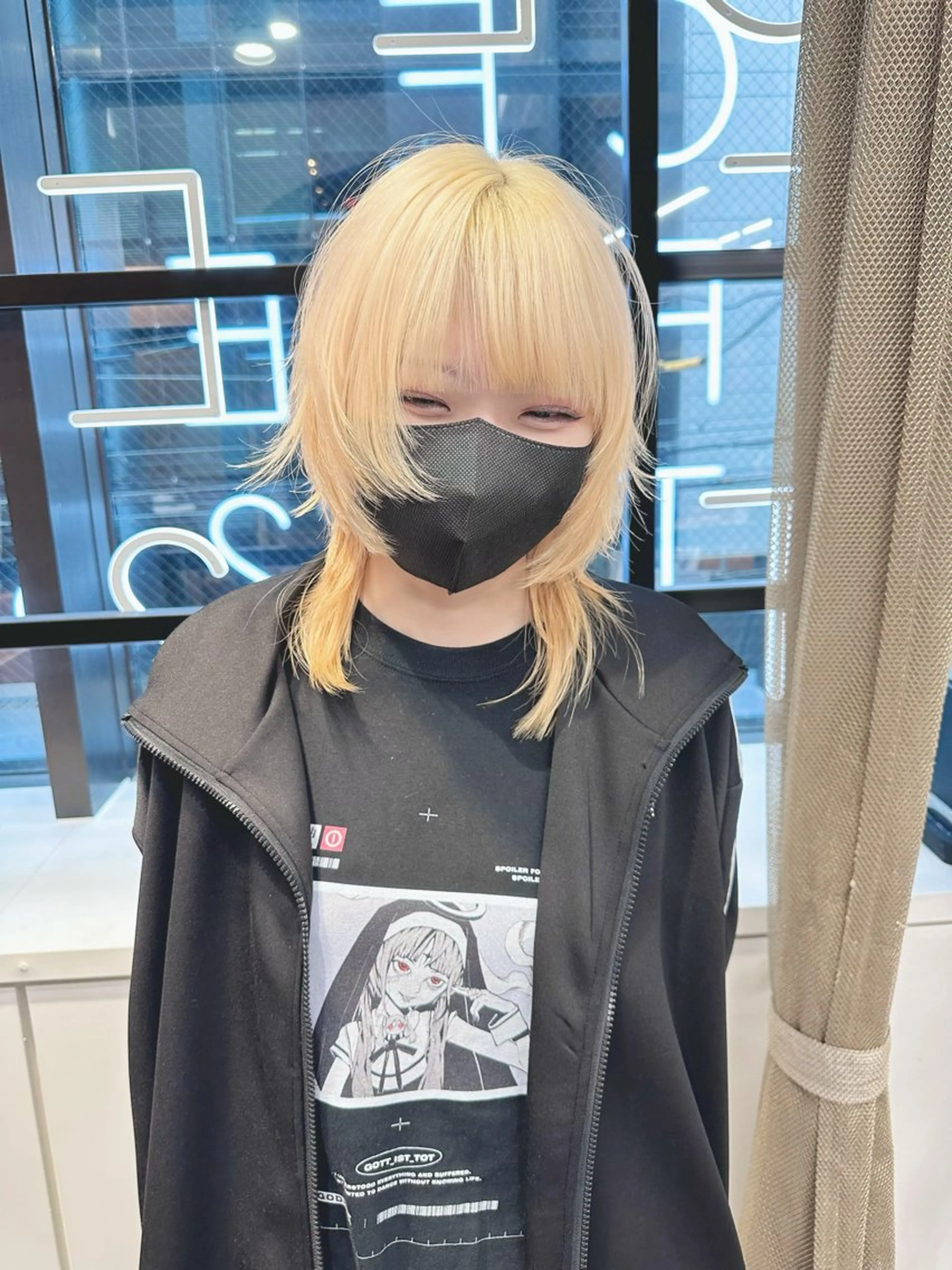 ミディアム カラー ウルフとハイトーン みっちー✂️のヘアスタイル