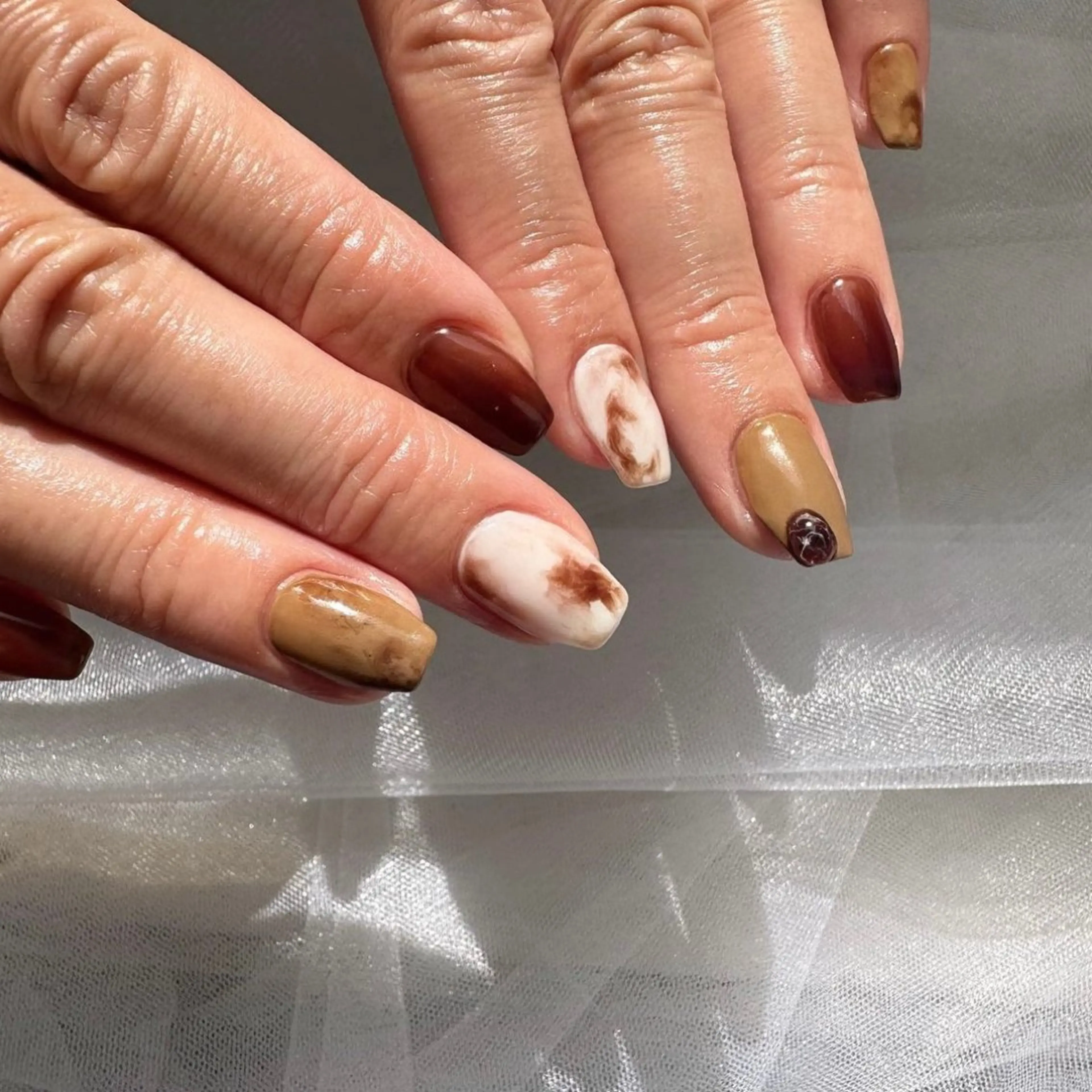 ネイル ブラウン クリアネイル 氷ネイル・うるうるネイル 韓国ネイル ニュアンスネイル 🪞KAPE NAIL 🪞のネイルデザイン