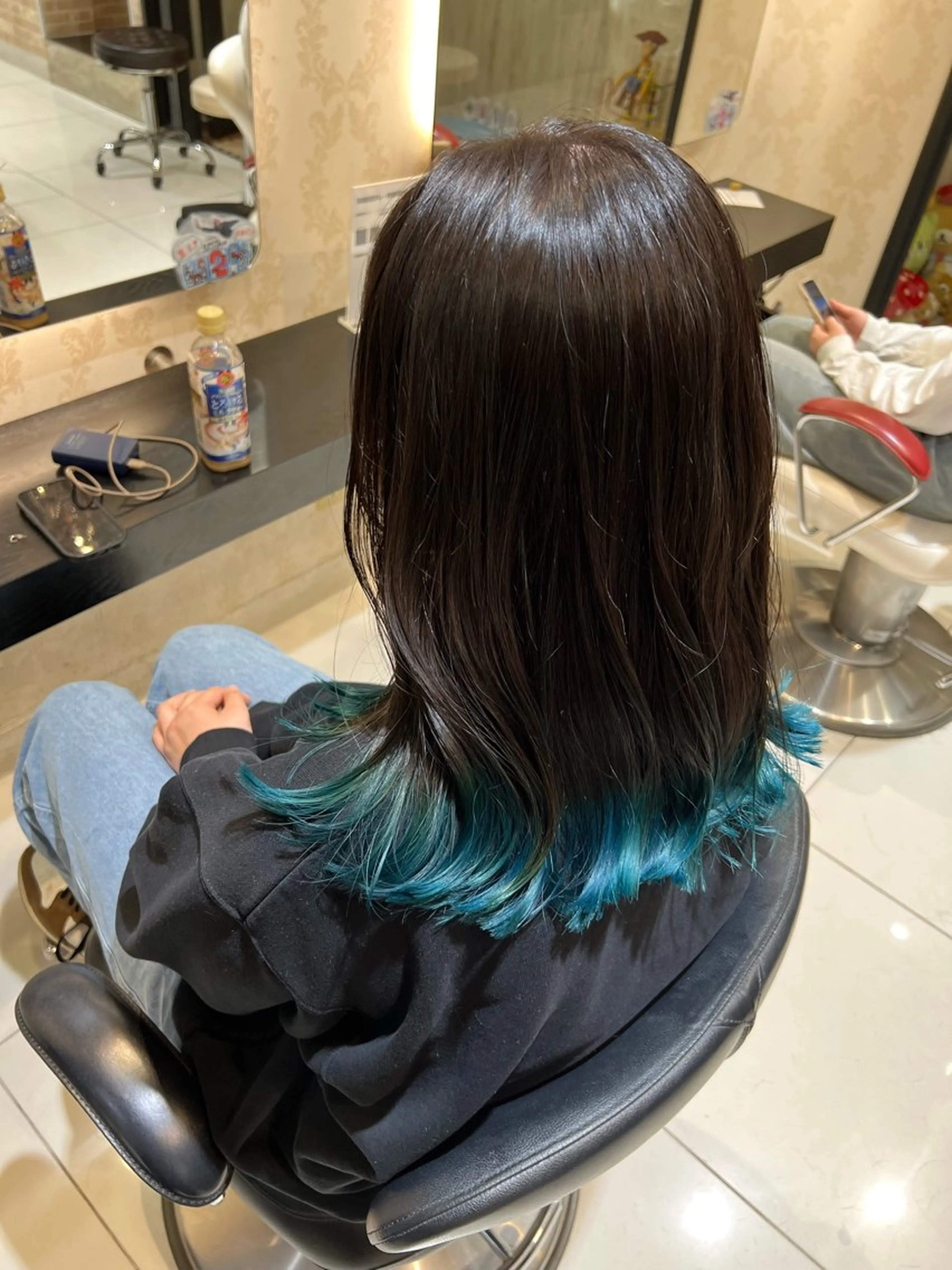 セミロング カラー 越谷　デザインカラー ハイトーン　クラモチのヘアスタイル