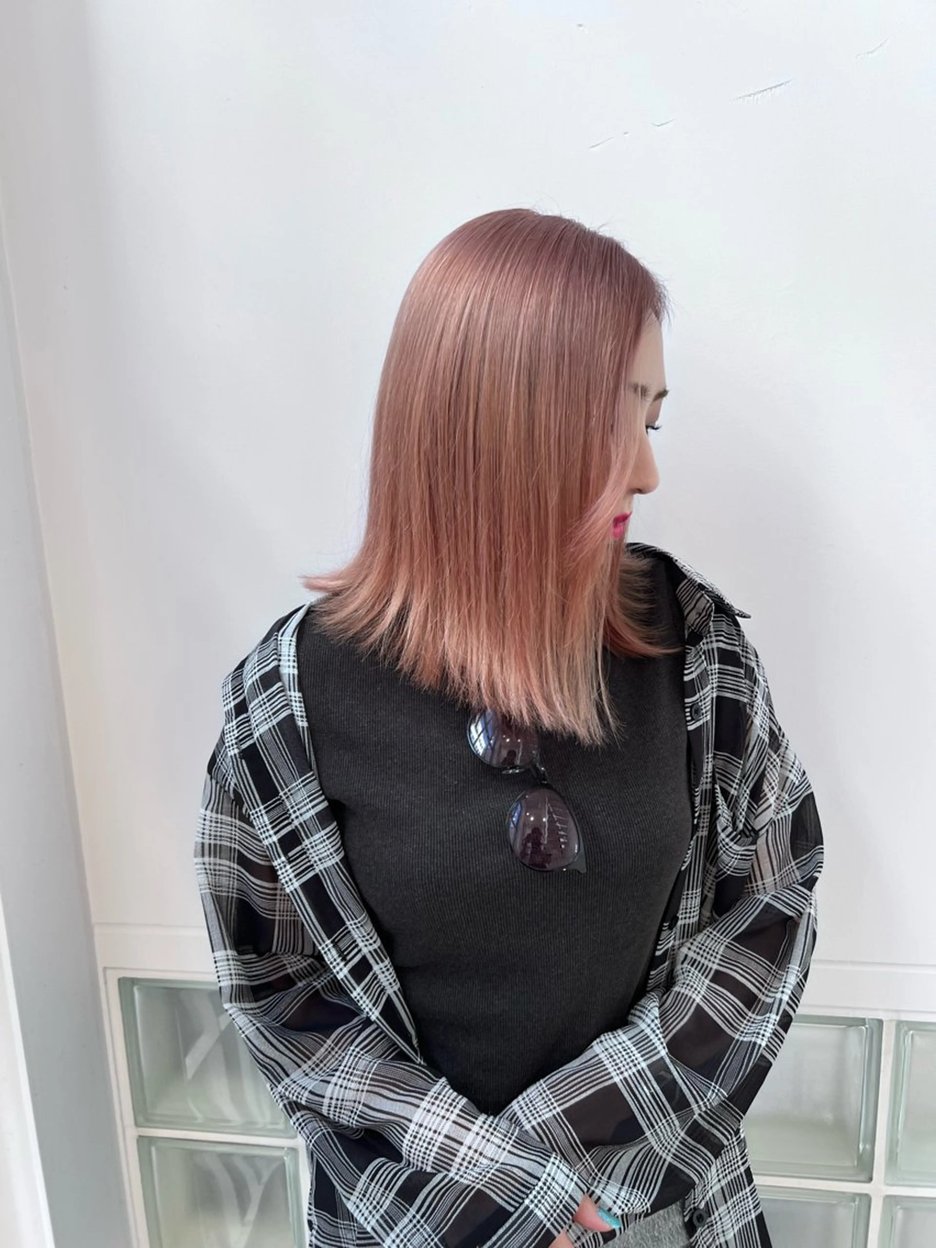 ミディアム カラー ベージュカラー ピンクカラー ピンクベージュ カット ヘアカラー トリートメント TOMONA👑 ミルクティーレイヤーのヘアスタイル