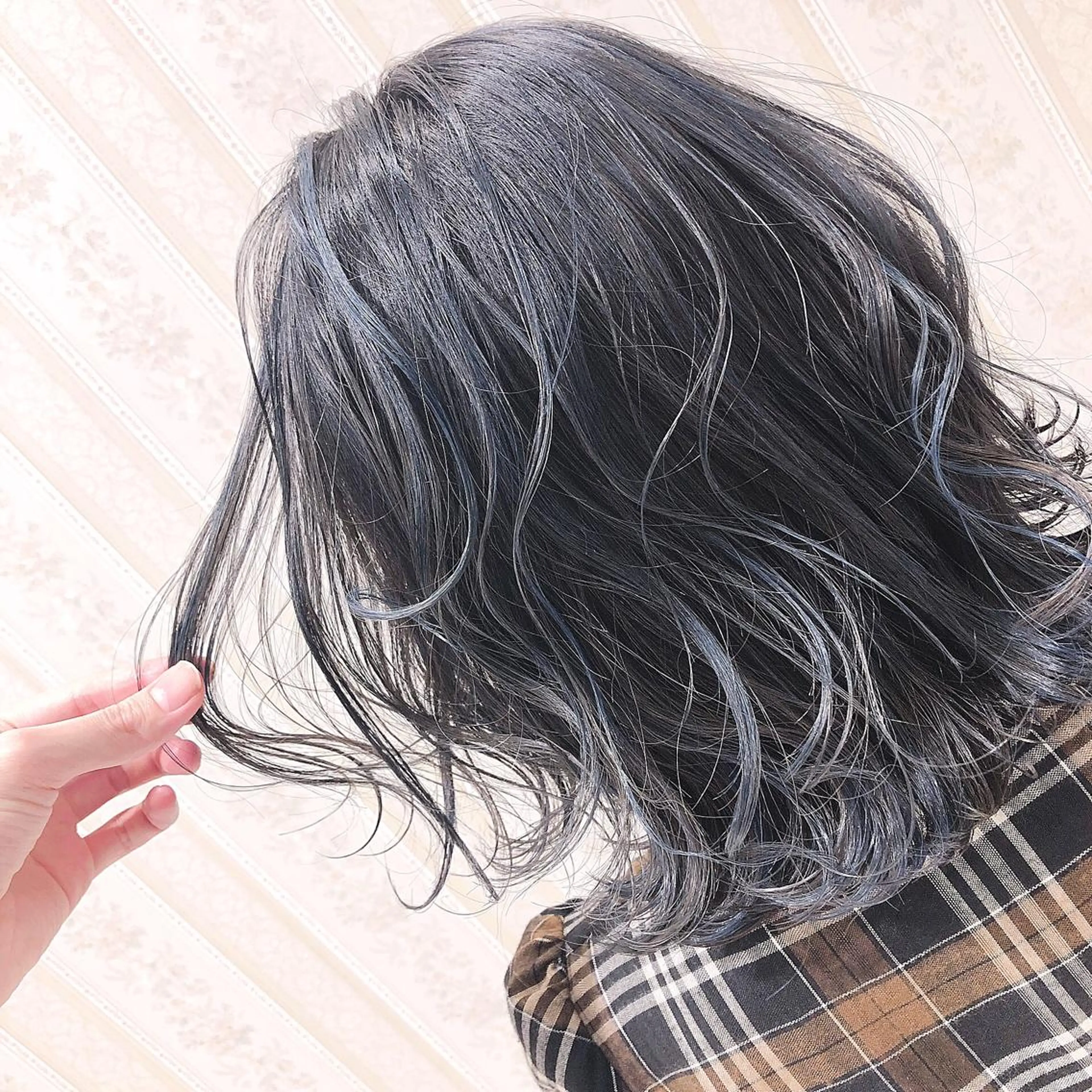 ミディアム カラー ブルーカラー ハイライトカラー ハイライト ヘアカラー トリートメント 名畑 裕貴のヘアスタイル