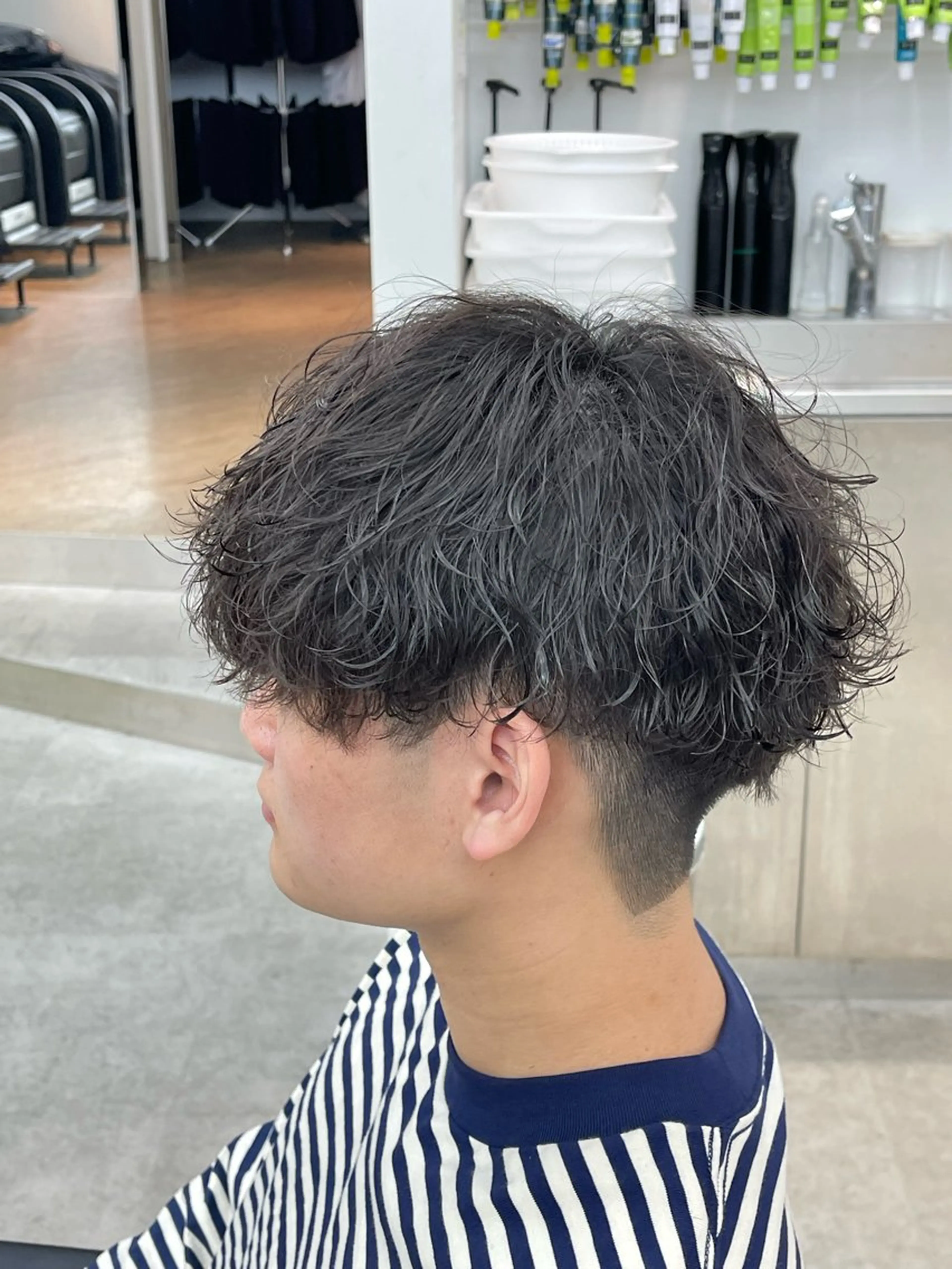 ショート カラー パーマ メンズ キッズ メンズパーマ 波巻きパーマ 岩本晴佳/波巻きパー マ/フェザーパーマのヘアスタイル
