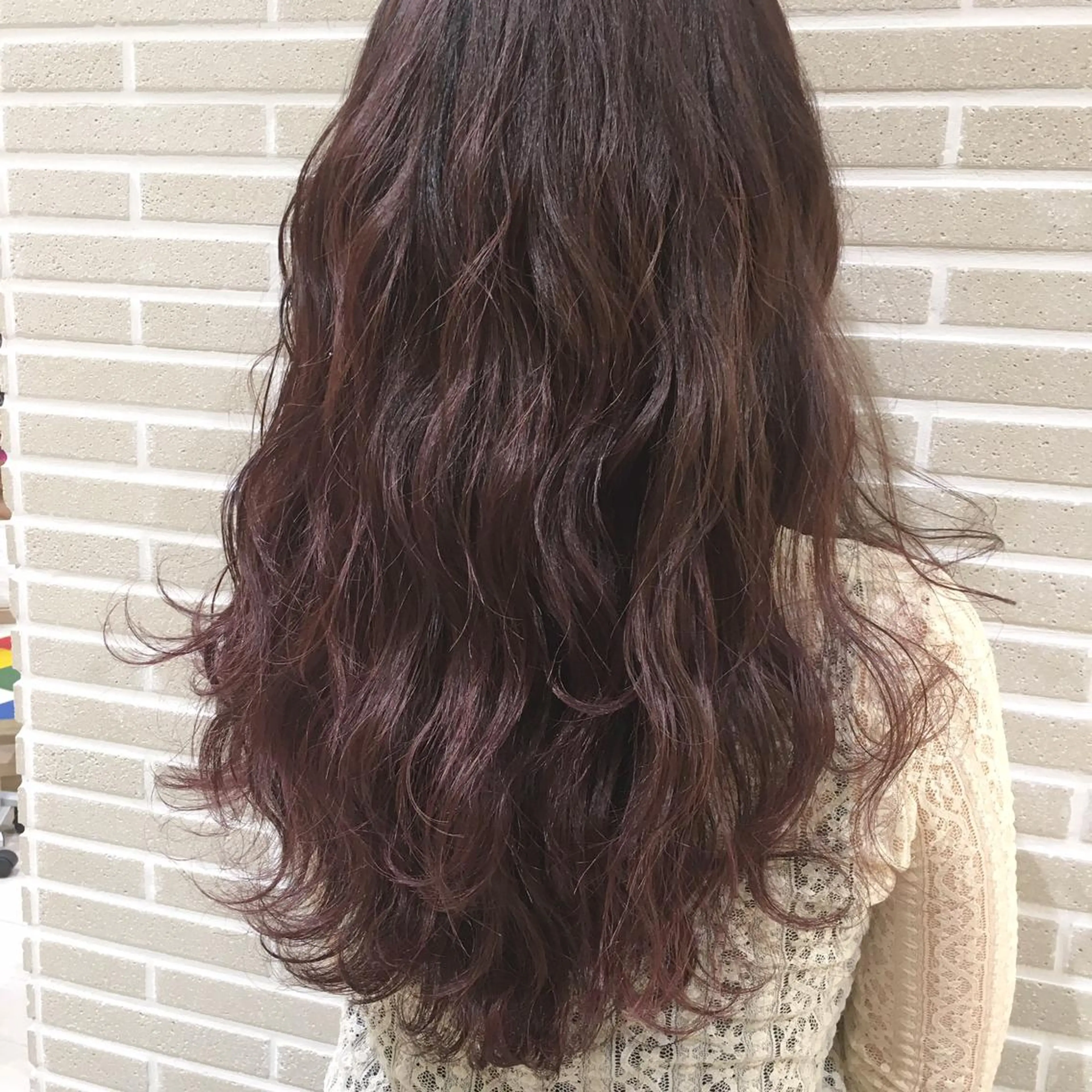ロング amie三ノ宮所属・潟上 菜摘のヘアスタイル