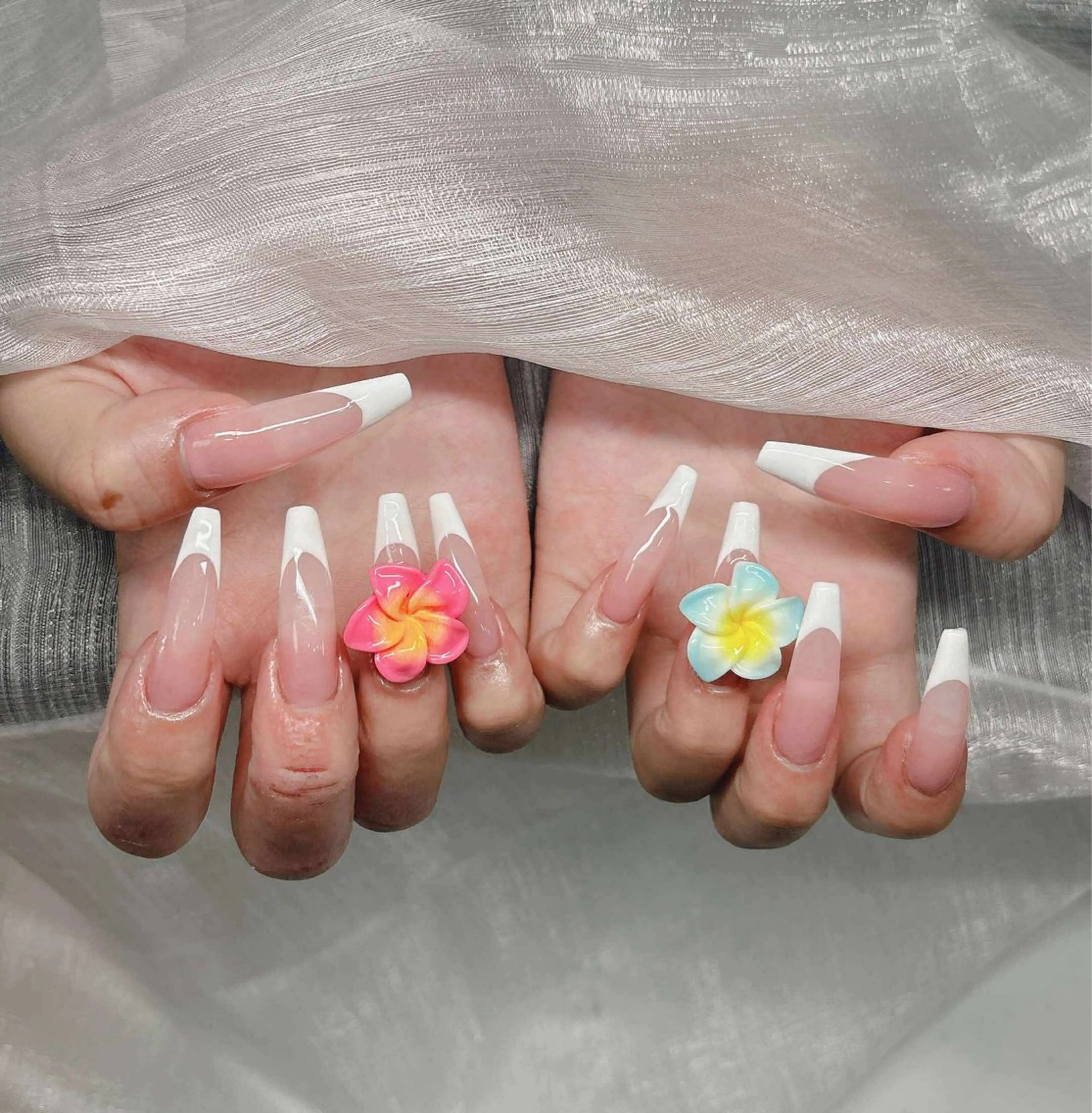 ネイル 長さ出し グラデーション 卒業式 キラキラネイル マグネットネイル ハンドネイル Lee Nailsのネイルデザイン