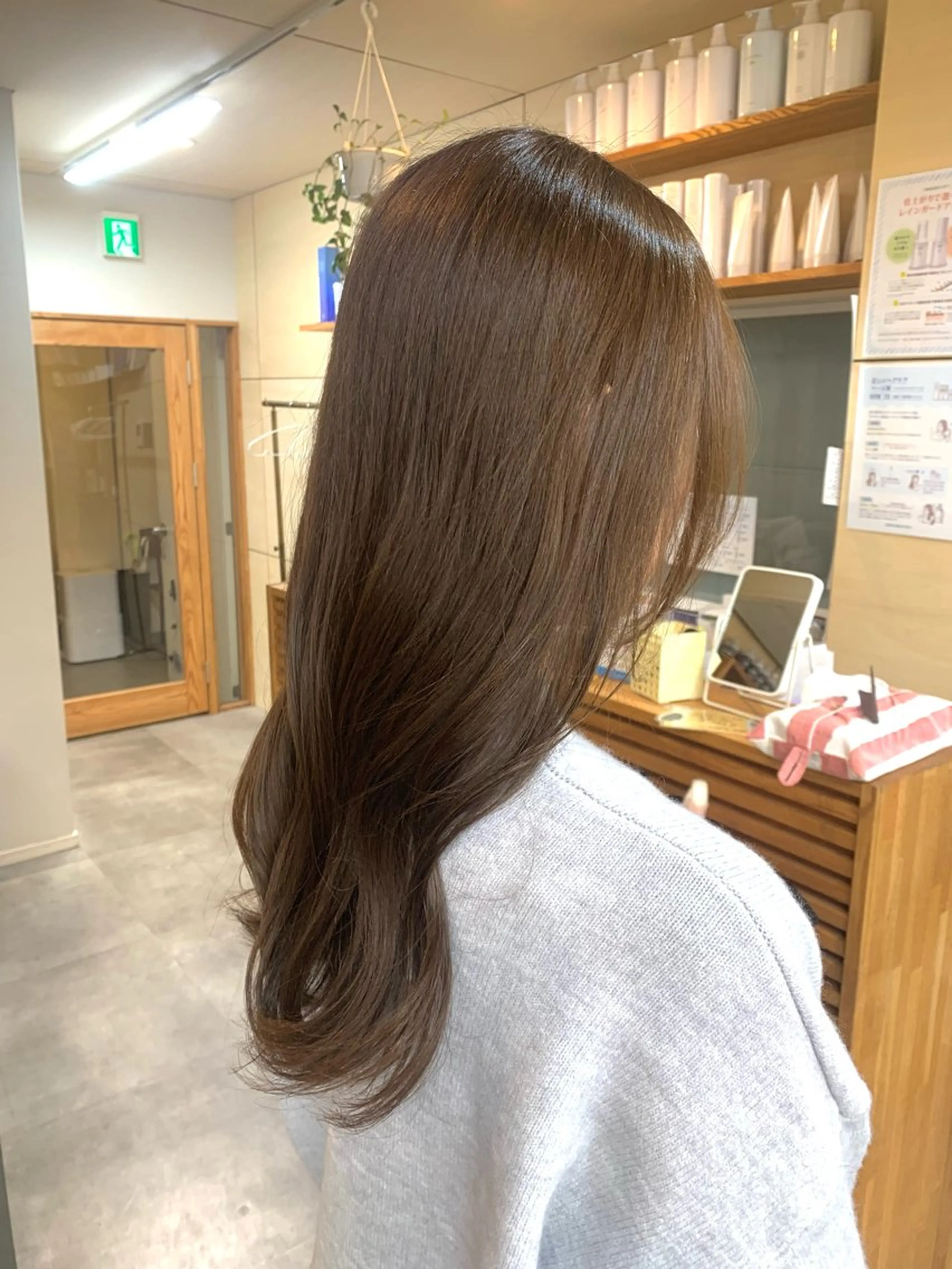 カラー ベージュカラー ニシタニ コハルのヘアスタイル