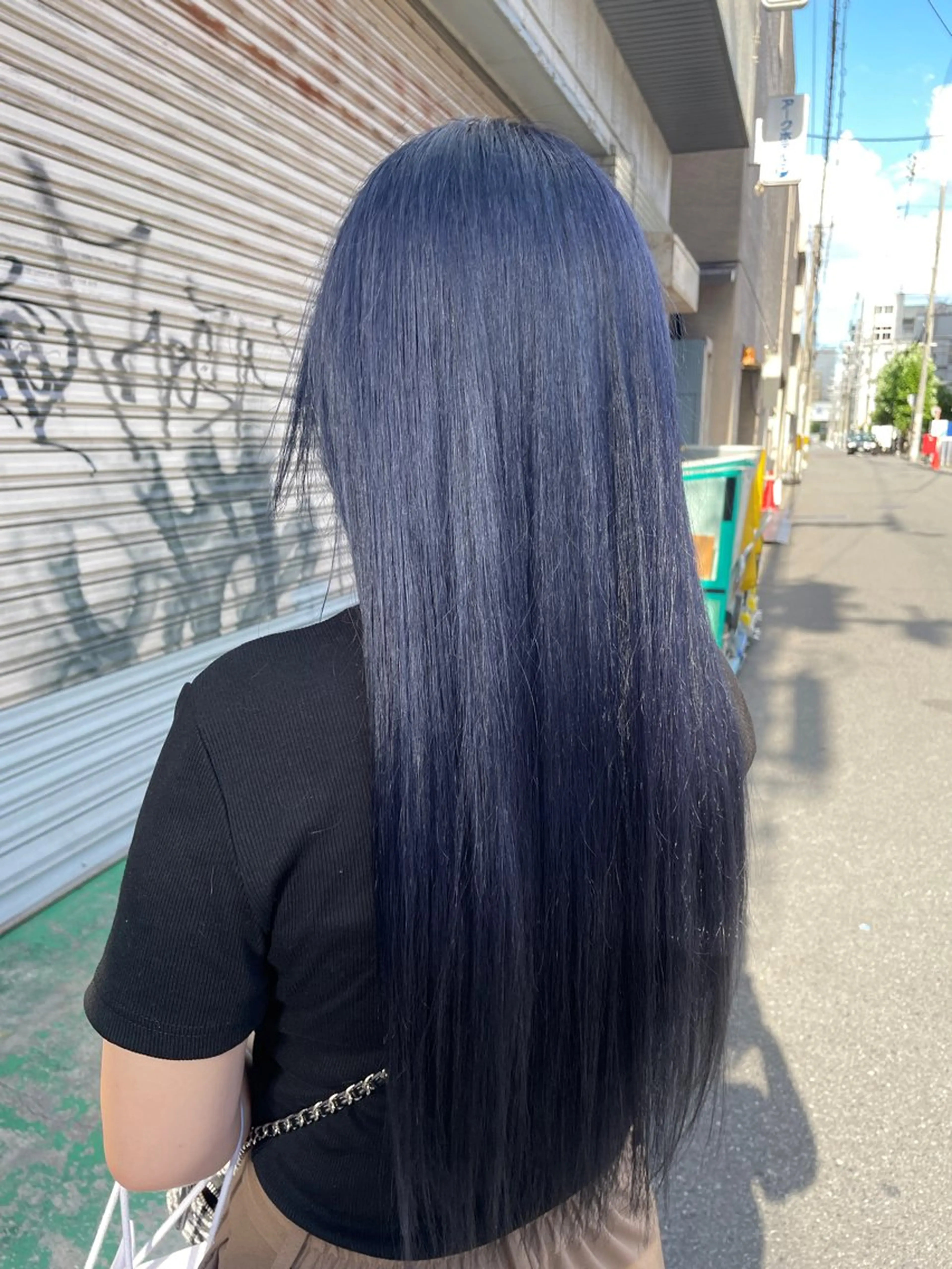 ロング カラー 黒髪 ブルーカラー ブルーブラック ネイビーカラー TETE所属・chloe 【クロエ】のヘアスタイル