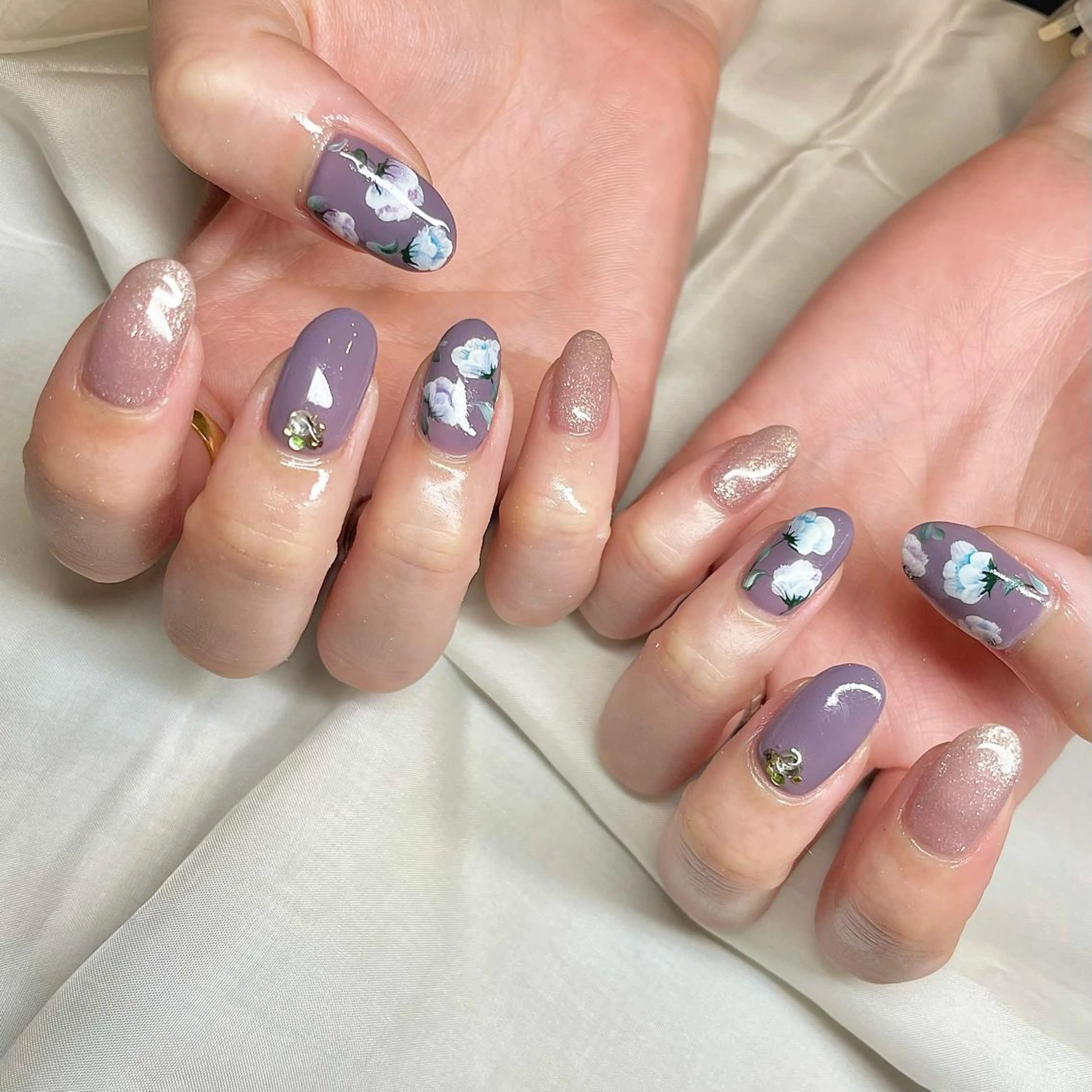 セミロング カラー パーマ ヘアアレンジ メンズ キッズ ネイル マツエク・マツパ アイブロウ パープルカラー フラワーネイル パープル nail&eye Aoのマツエク・マツパデザイン