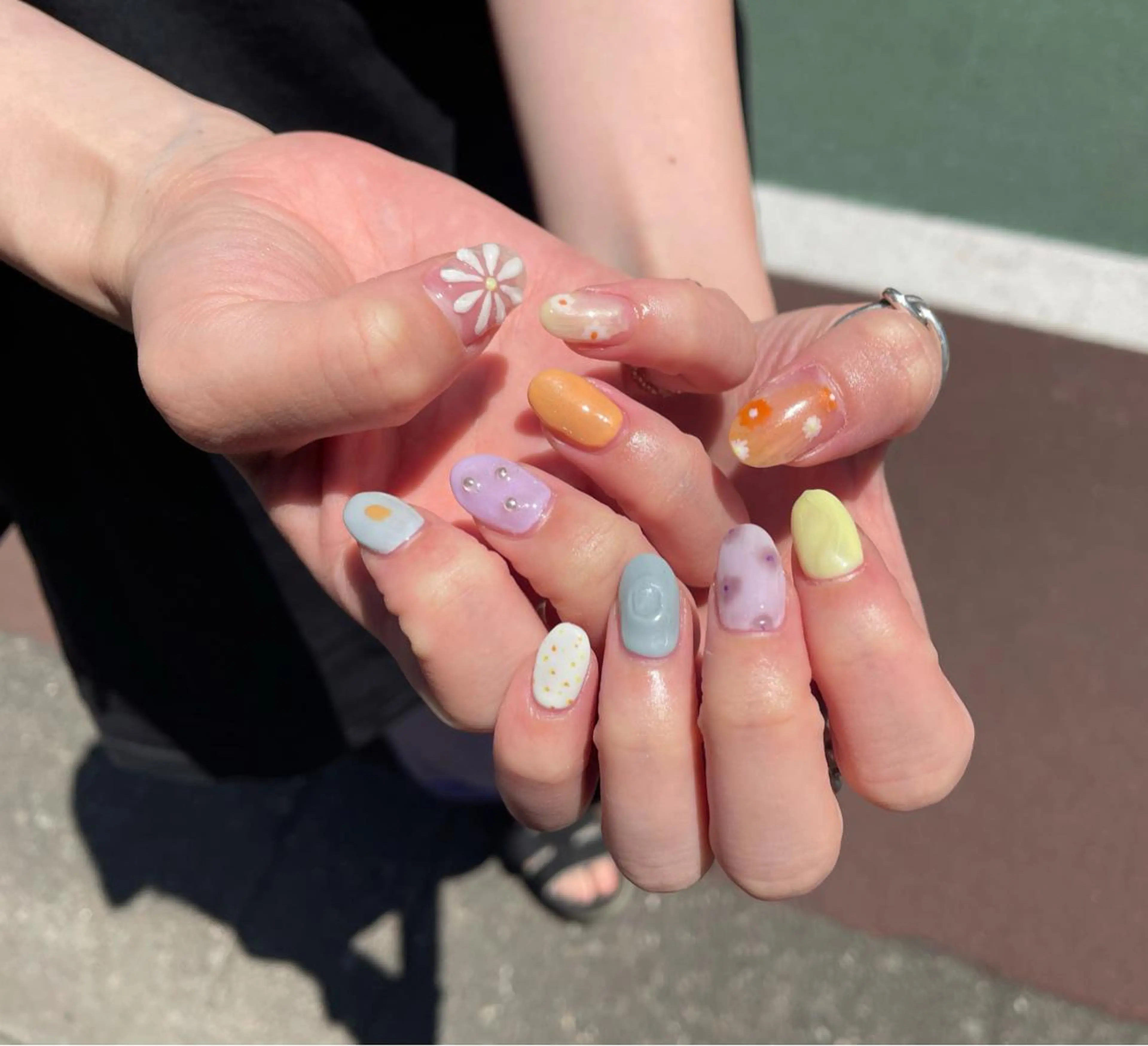 ネイル ハンドネイル ハンドケア R'well所属・はばすみれ🎀ﾈｲﾙ 光ﾌｪｲｼｬﾙ ﾍｱのネイルデザイン