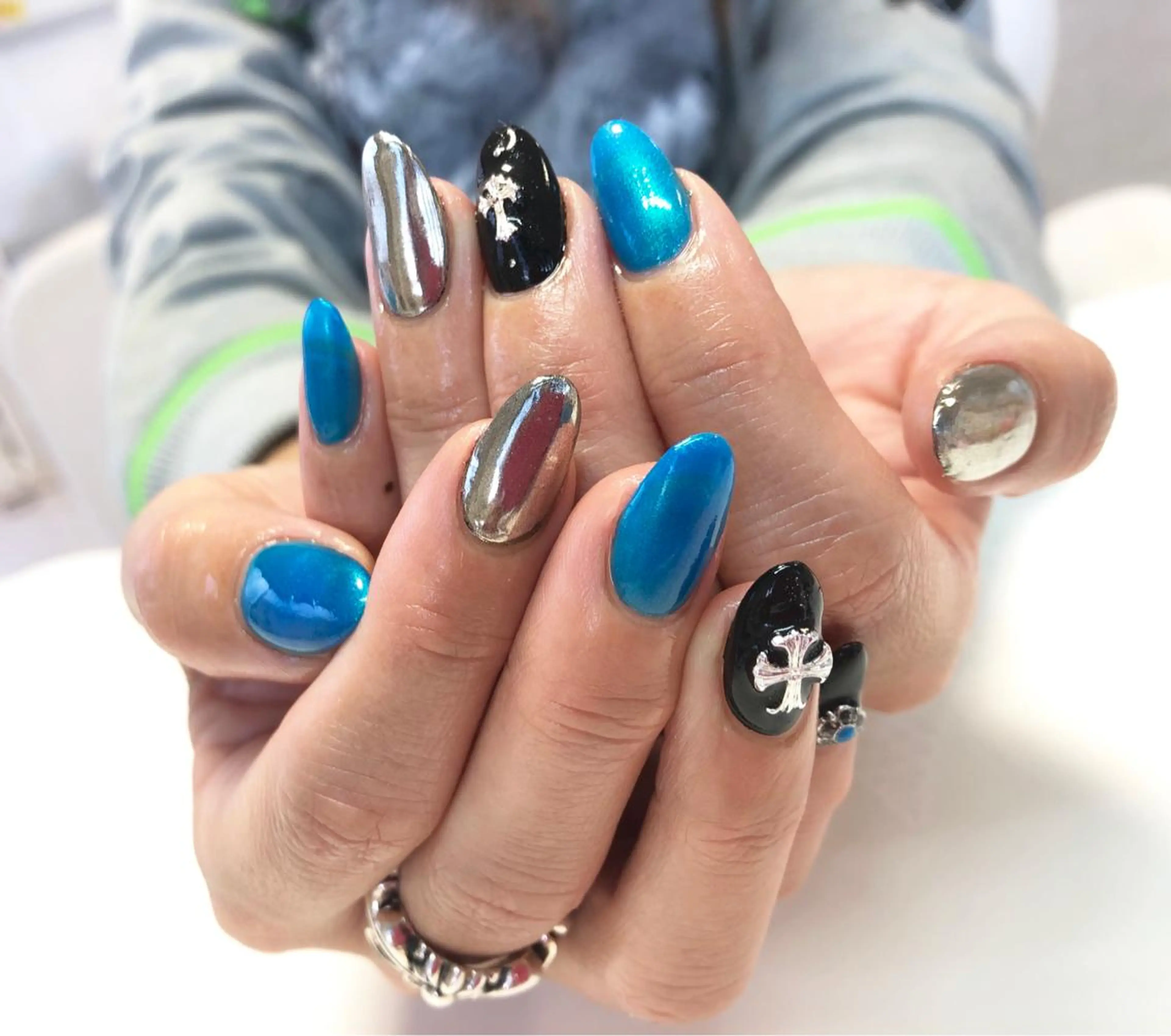 ネイル ミラーネイル ハンドネイル ハンドケア 吉村 美咲のネイルデザイン