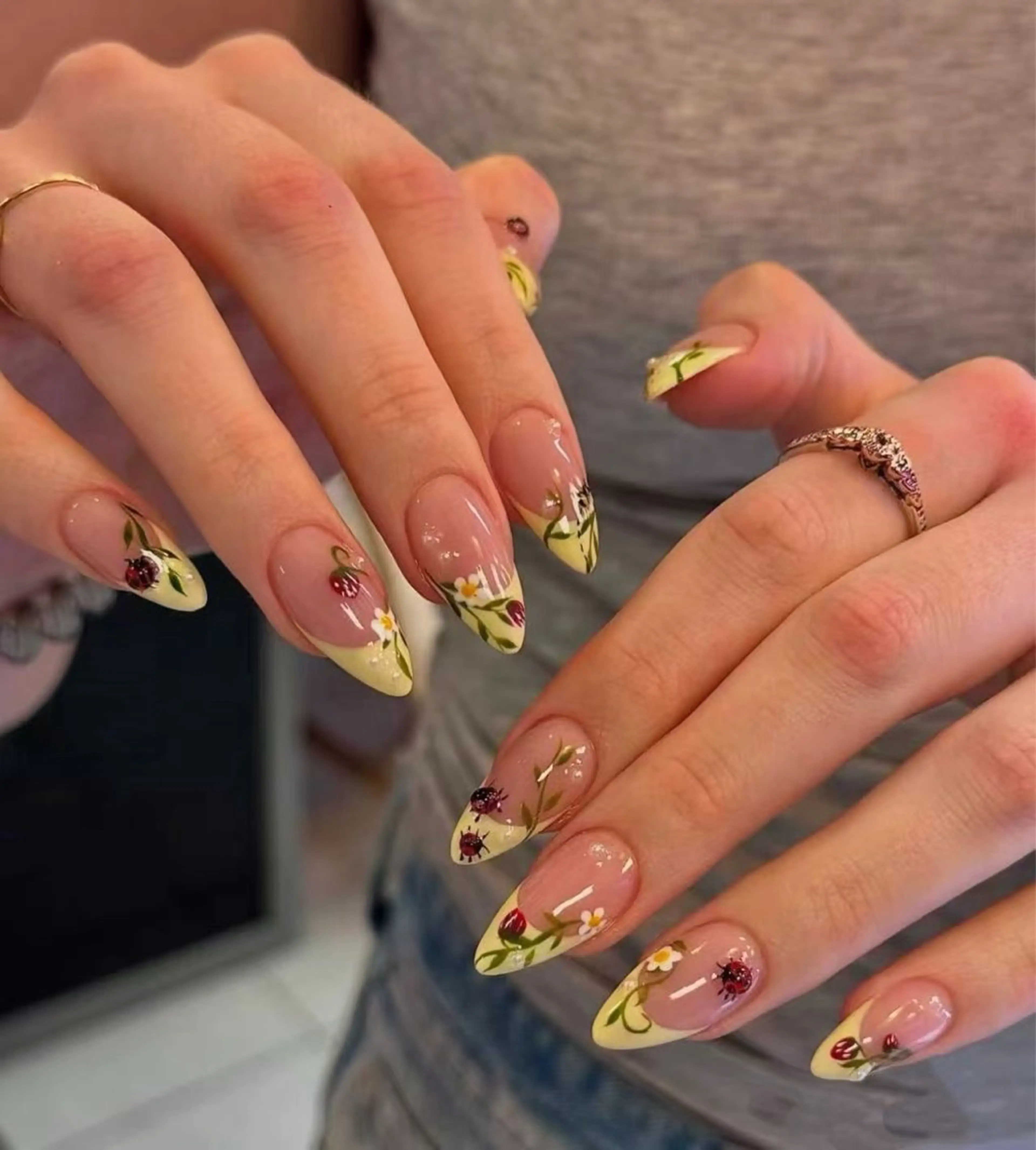 ネイル オーロラネイル フラワーネイル フットネイル フレンチネイル ジェルネイル ハンドネイル BabyYouMi nailのネイルデザイン