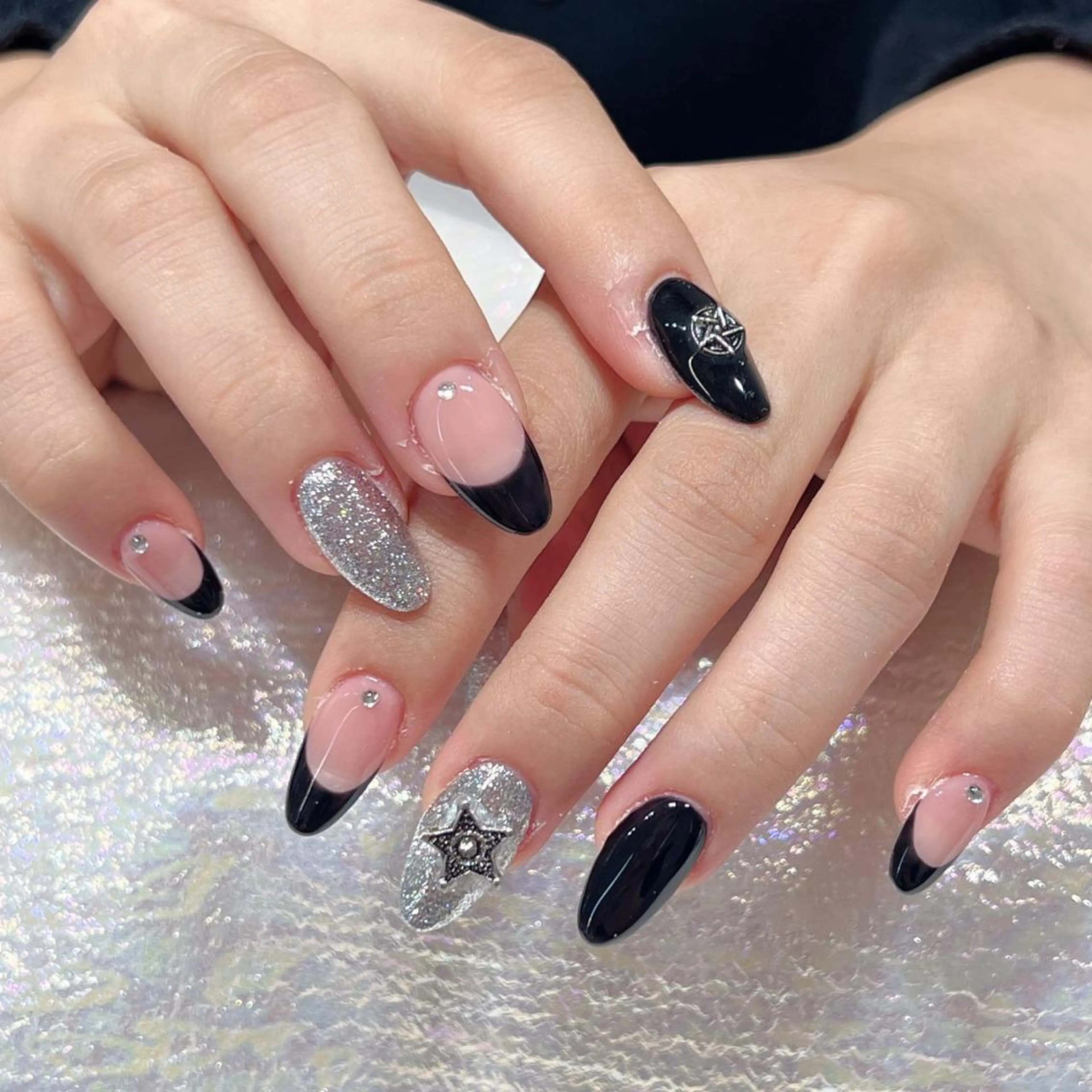 ネイル 長さ出し ネイルチップ Queens テイのネイルデザイン