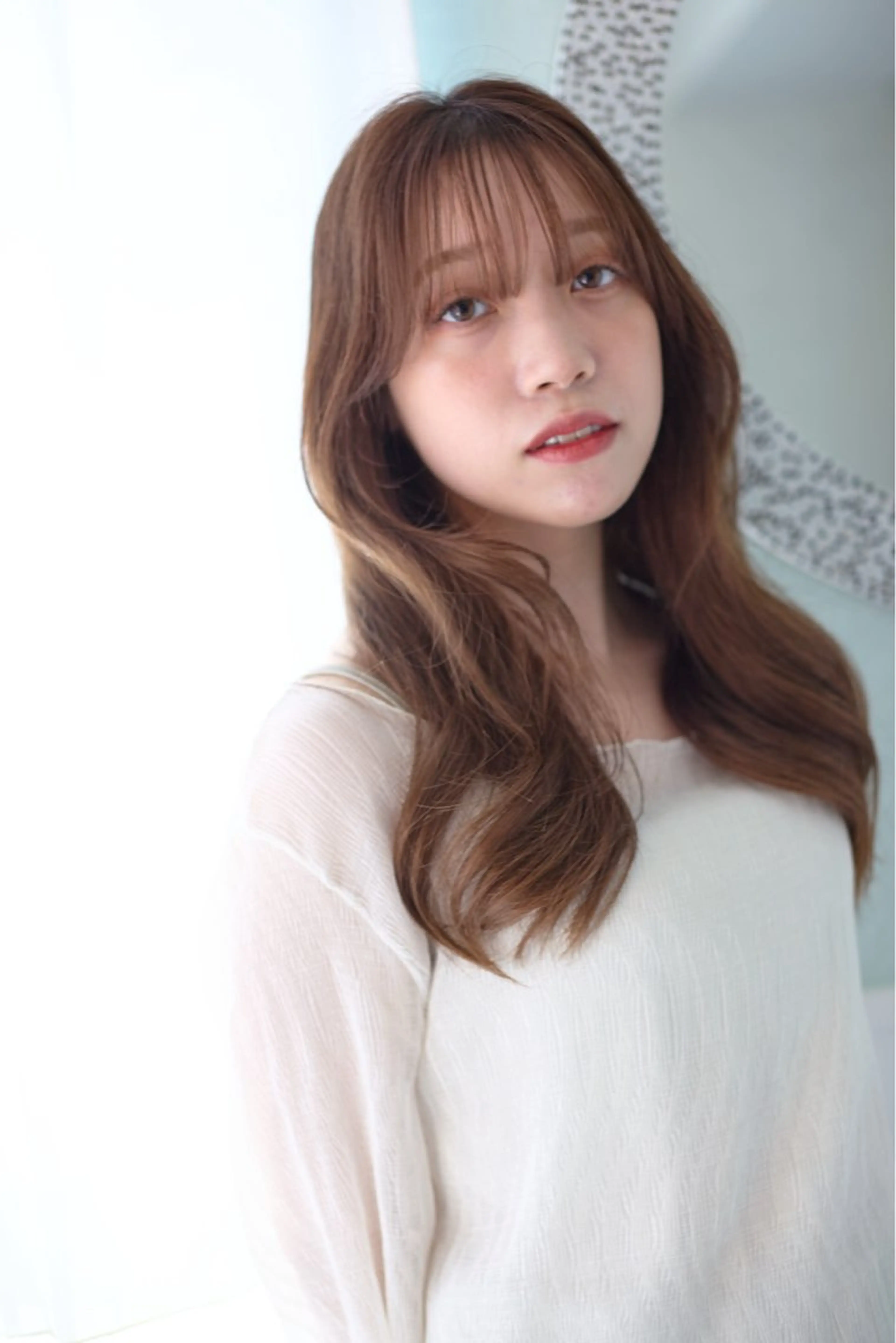 セミロング 髪質改善／白髪ぼかし 継続する美髪のヘアスタイル