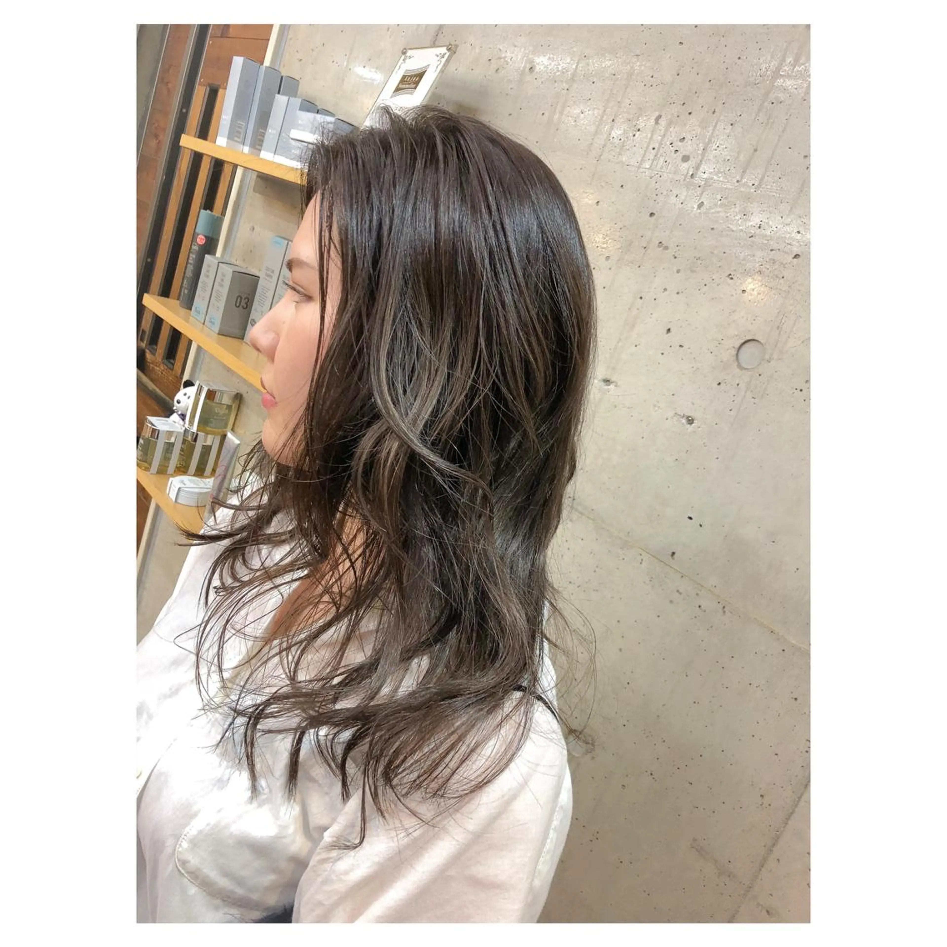 ミディアム カラー ハイライトカラー ラベンダーカラー ハイライト レイヤーカット カット ヘアカラー トリートメント ヘアセット センスをお届けします 大谷将生INFPのヘアスタイル