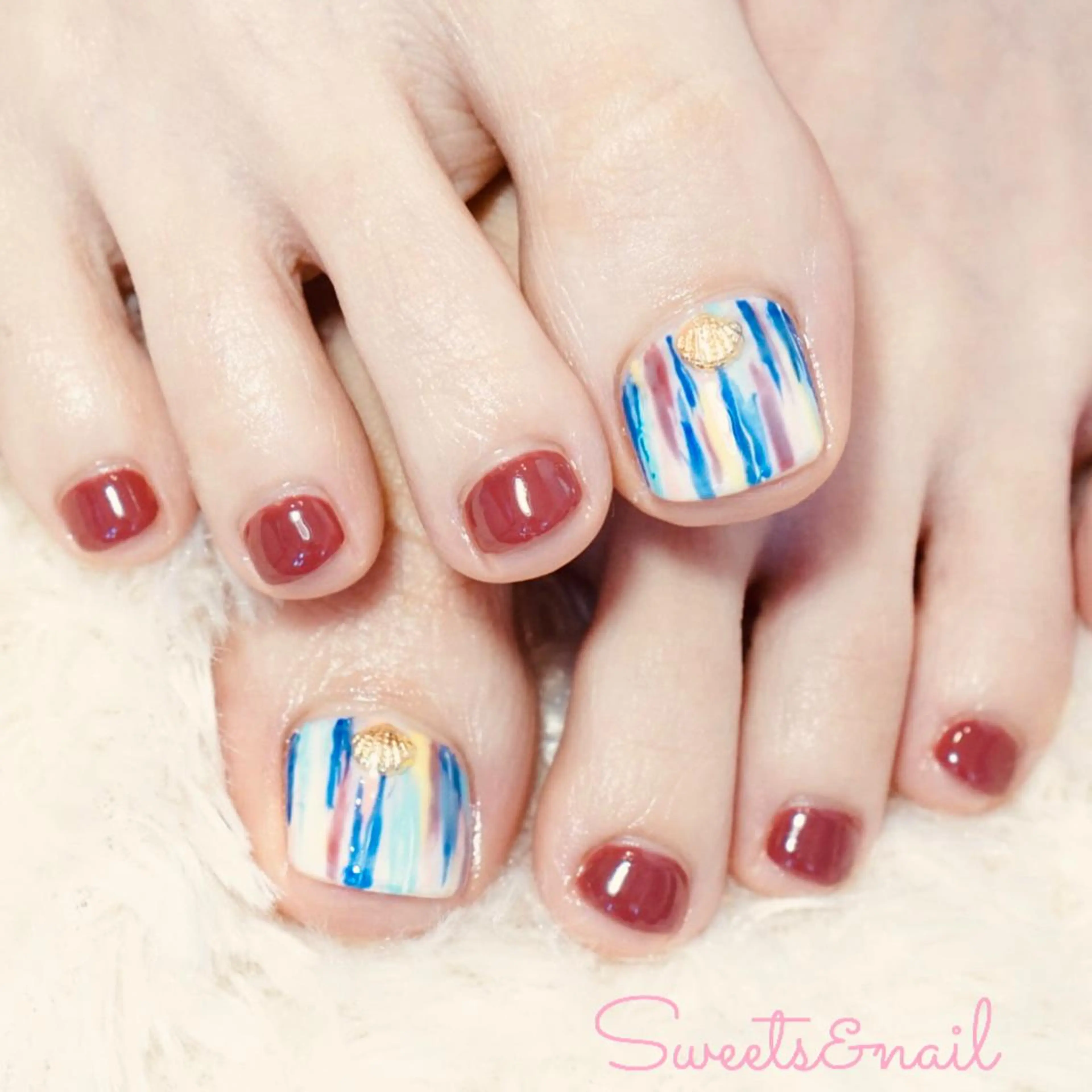 ネイル ボーダー フットネイル ニュアンスネイル 夏ネイル Sweets &nailのネイルデザイン
