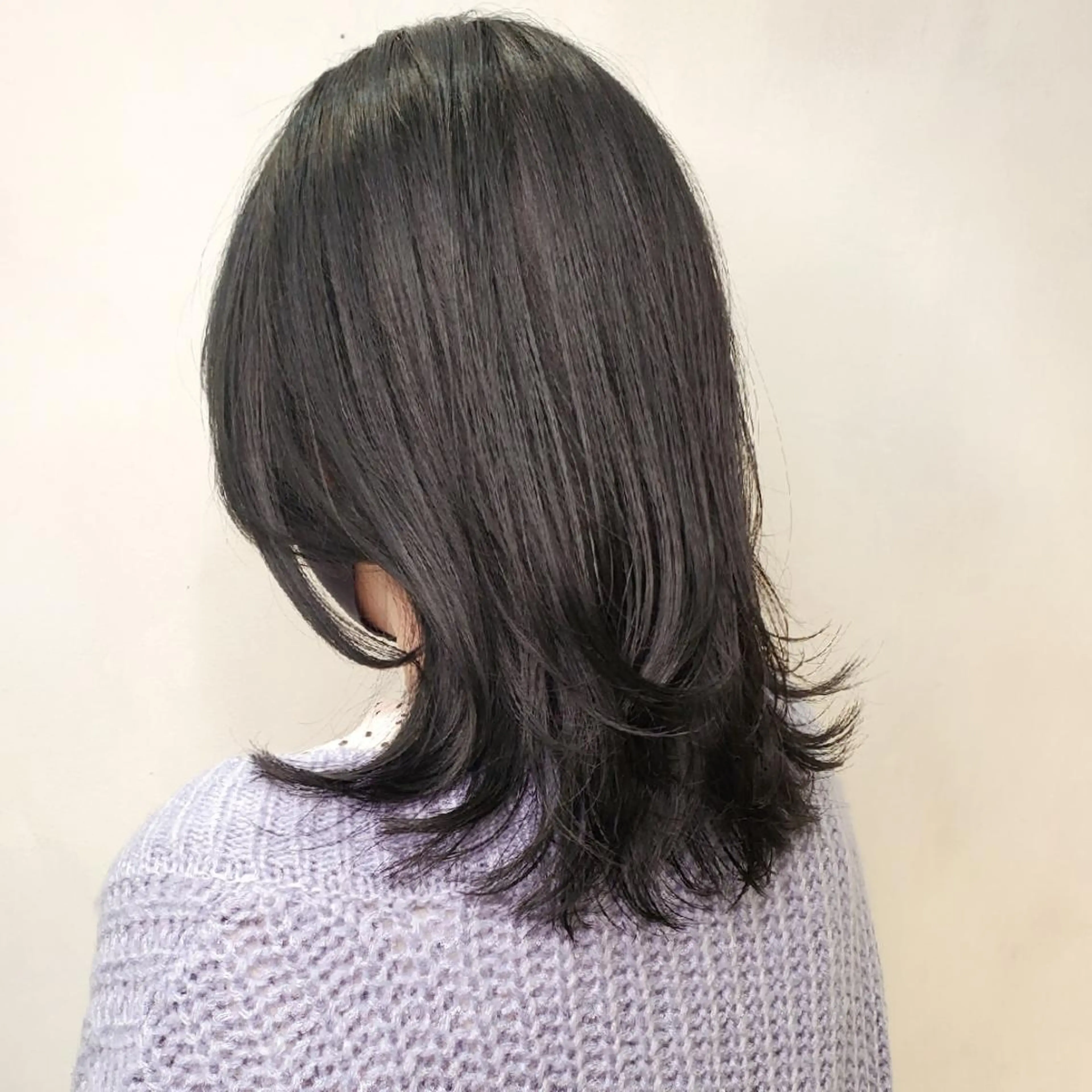 ミディアム カラー 黒髪 ブルーカラー ブルーブラック 韓国風ヘア レイヤーカット 韓国レイヤー　 suzuのヘアスタイル