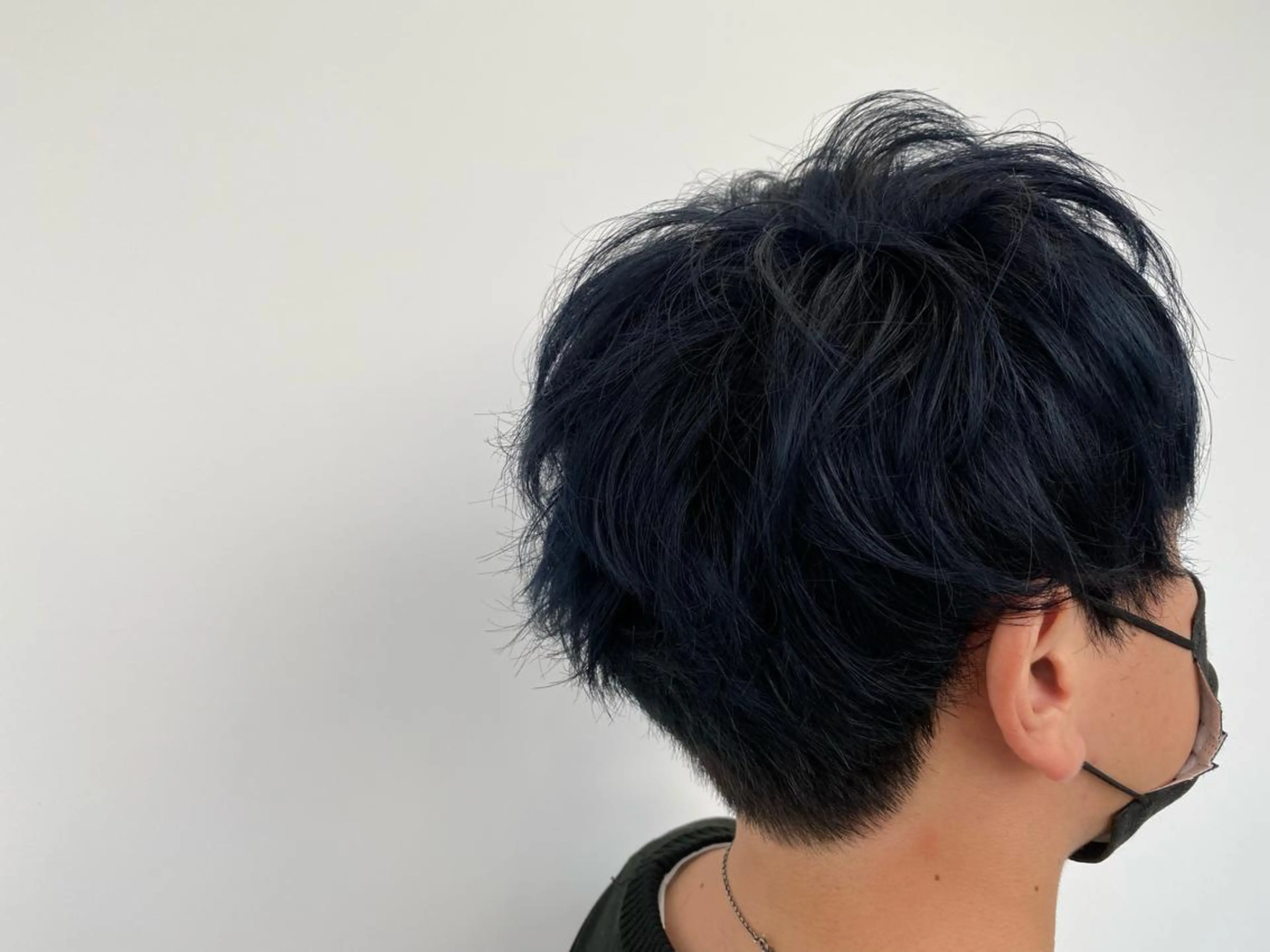 ショート カラー メンズ メンズブリーチ アッシュ ブリーチ ブルーカラー ブルーアッシュ 小岸 竜のヘアスタイル
