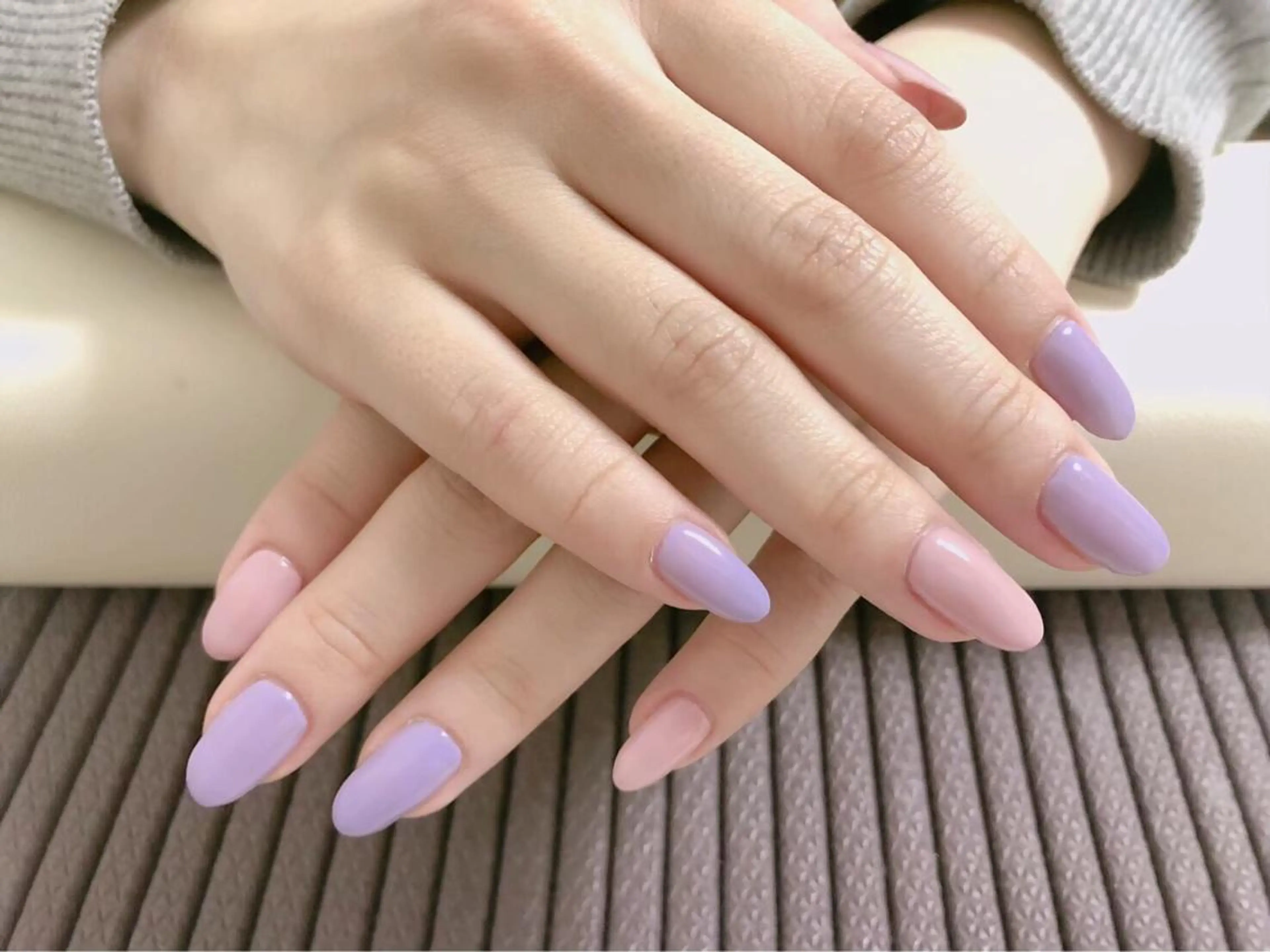 ネイル ワンカラーネイル LEVIJU なつみのヘアスタイル
