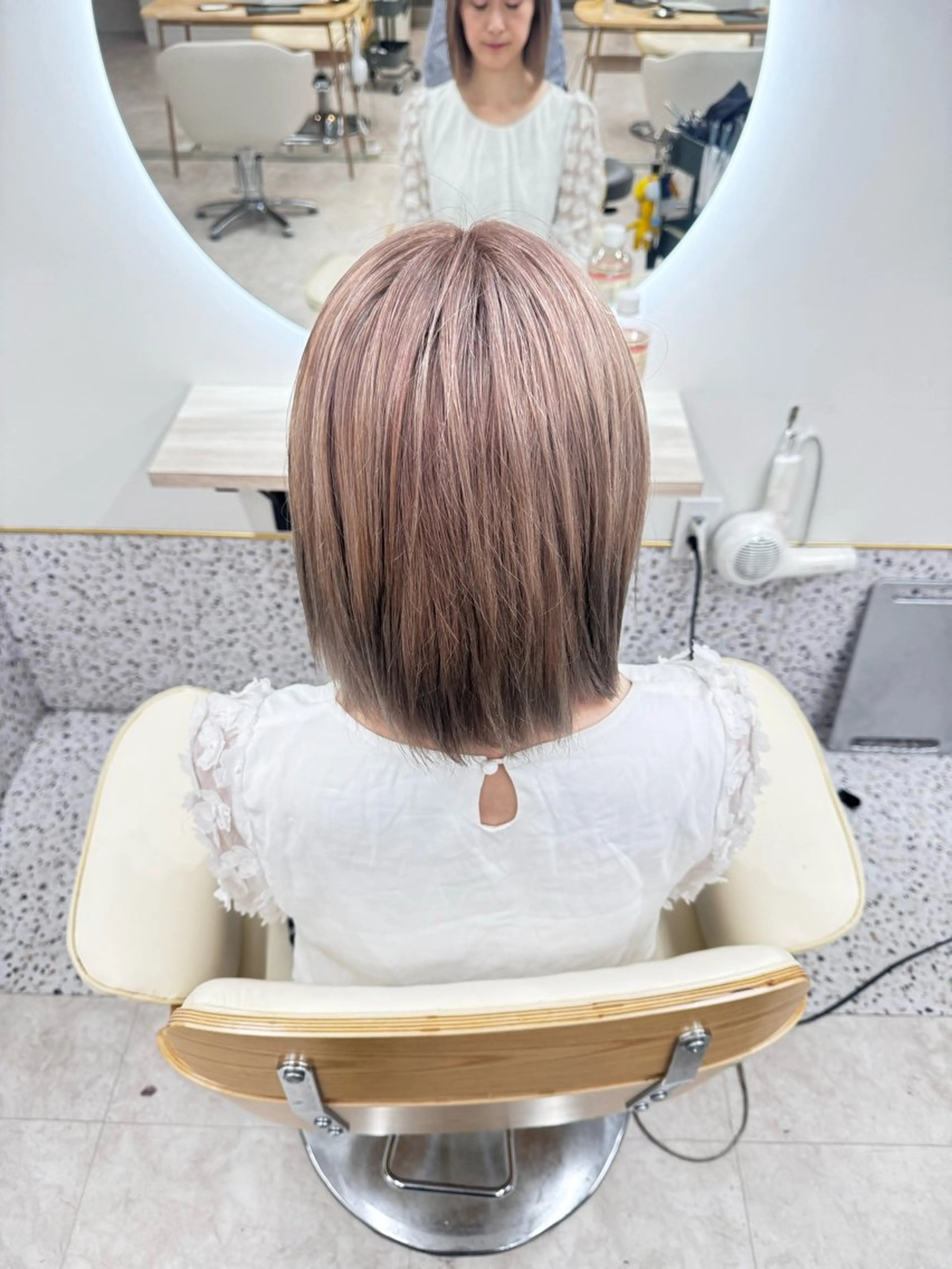 ショート ヘアカラー ハイトーン、艶カラー 24時間可能しょあのヘアスタイル