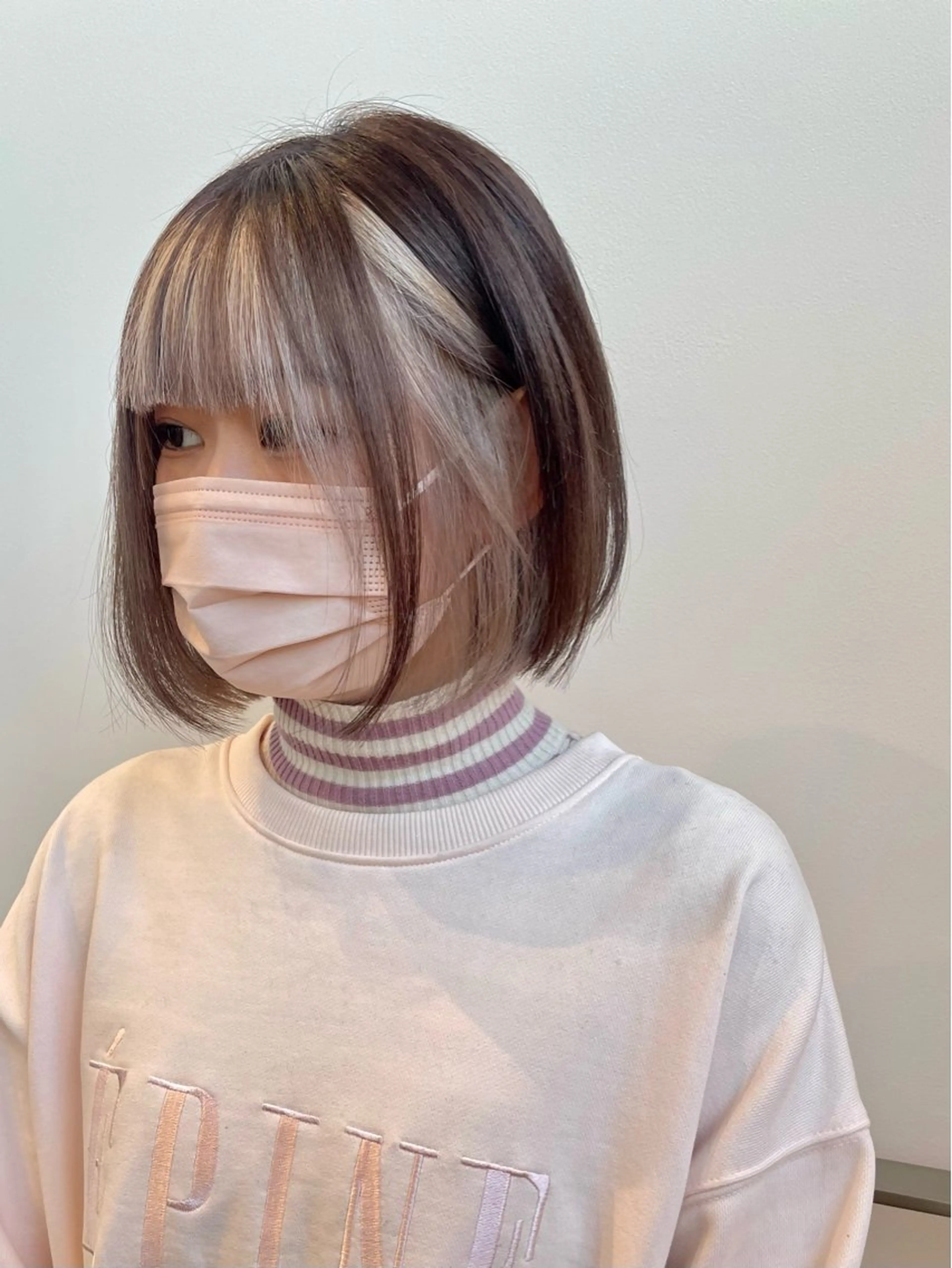 ショート カラー ヘアアレンジ ミストバング ベージュカラー デザインカラー イヤリングカラー  フェイスフレーミング カット ヘアカラー トリートメント ヘアセット ニュアンスハイトーン 🌙サイダサキのヘアスタイル
