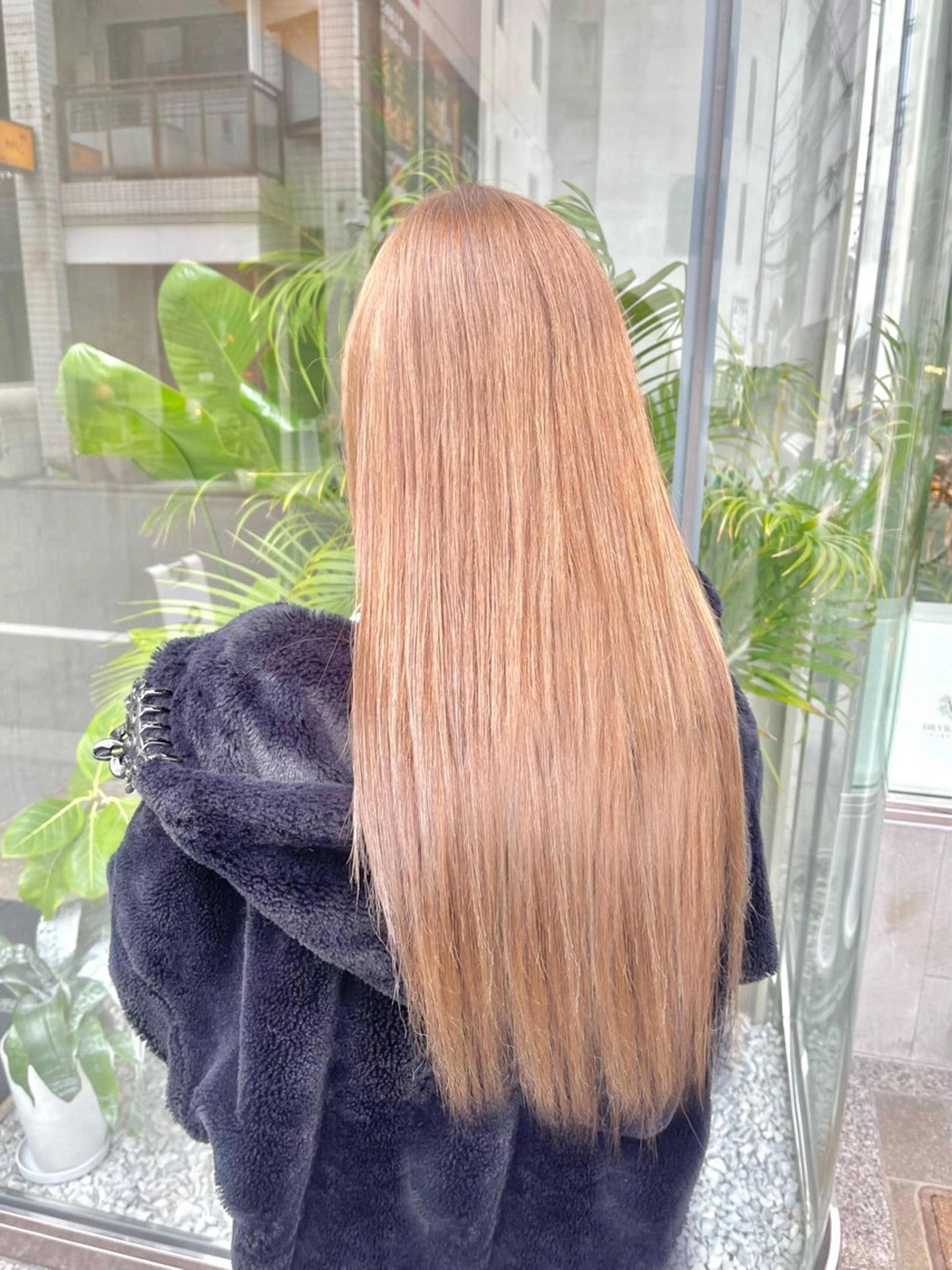 ロング カラー ベージュカラー ブリーチ 透明感カラー ミルクティーベージュ 梅原 あやりのヘアスタイル