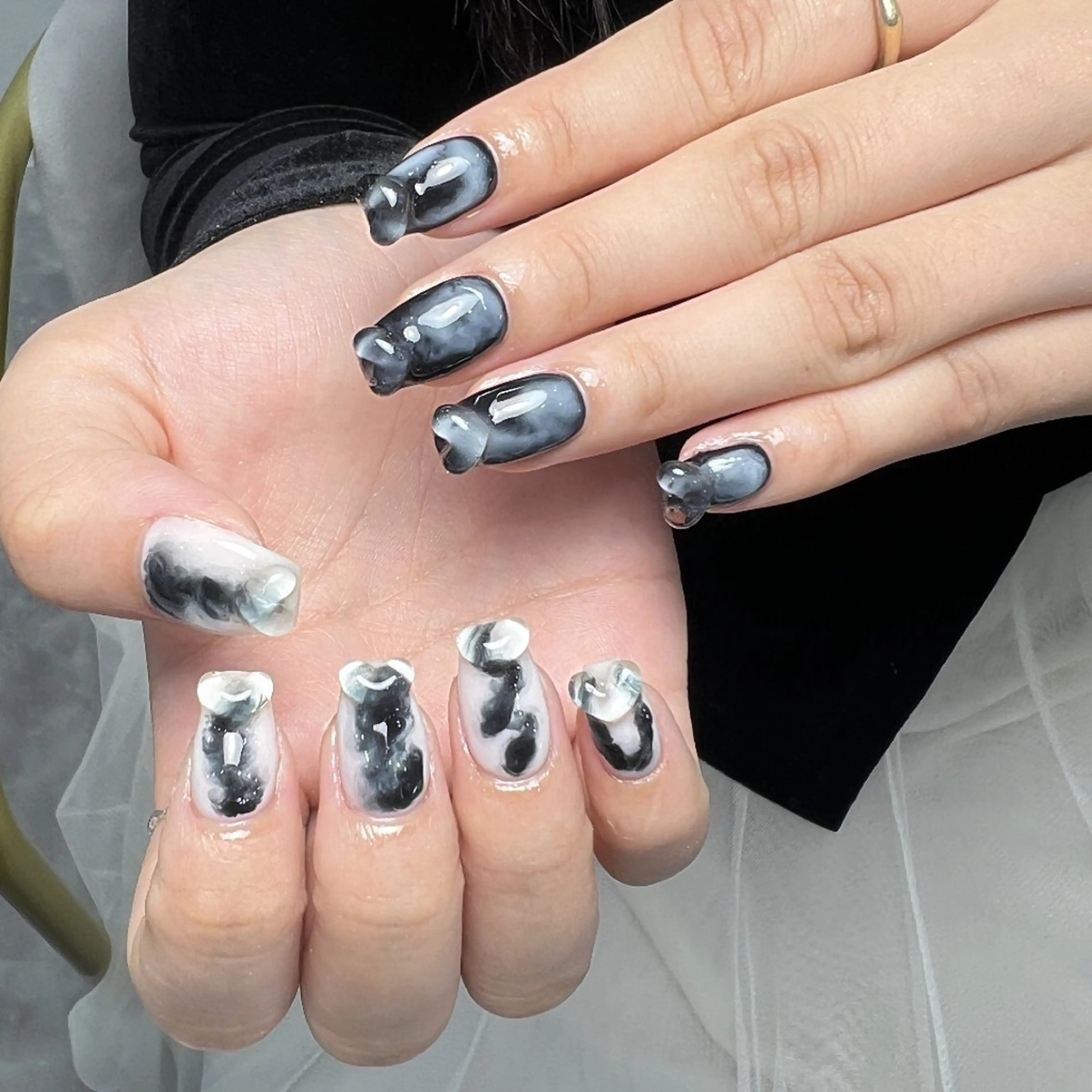ネイル チークネイル 長さ出し フレンチネイル ジェルネイル キラキラネイル ハンドネイル UM Nail Salonのネイルデザイン