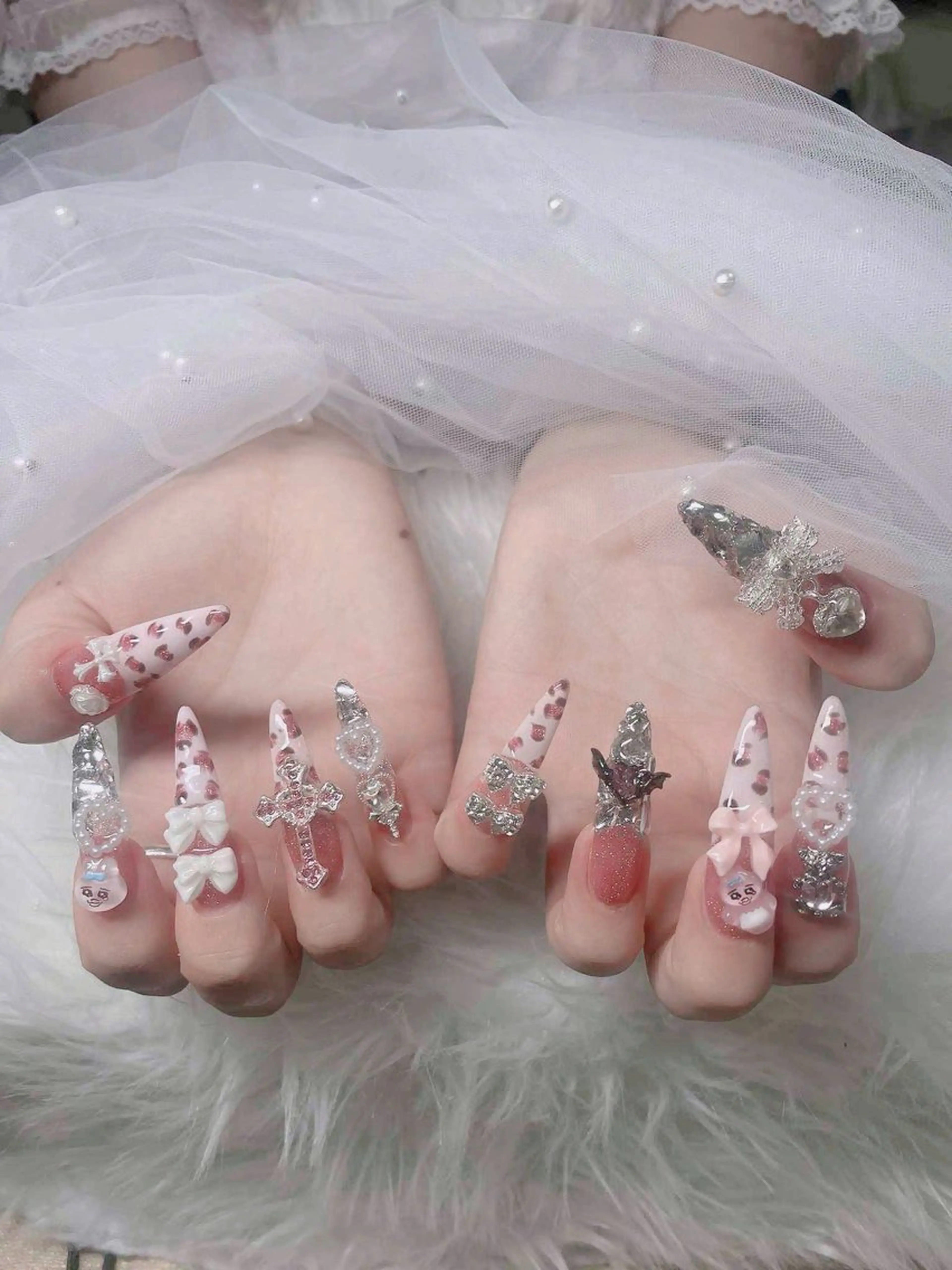 ネイル フレンチネイル ジェルネイル ガラスフレンチ ハロウィン ハート H.baby nail所属・H.baby Nail Salonのネイルデザイン