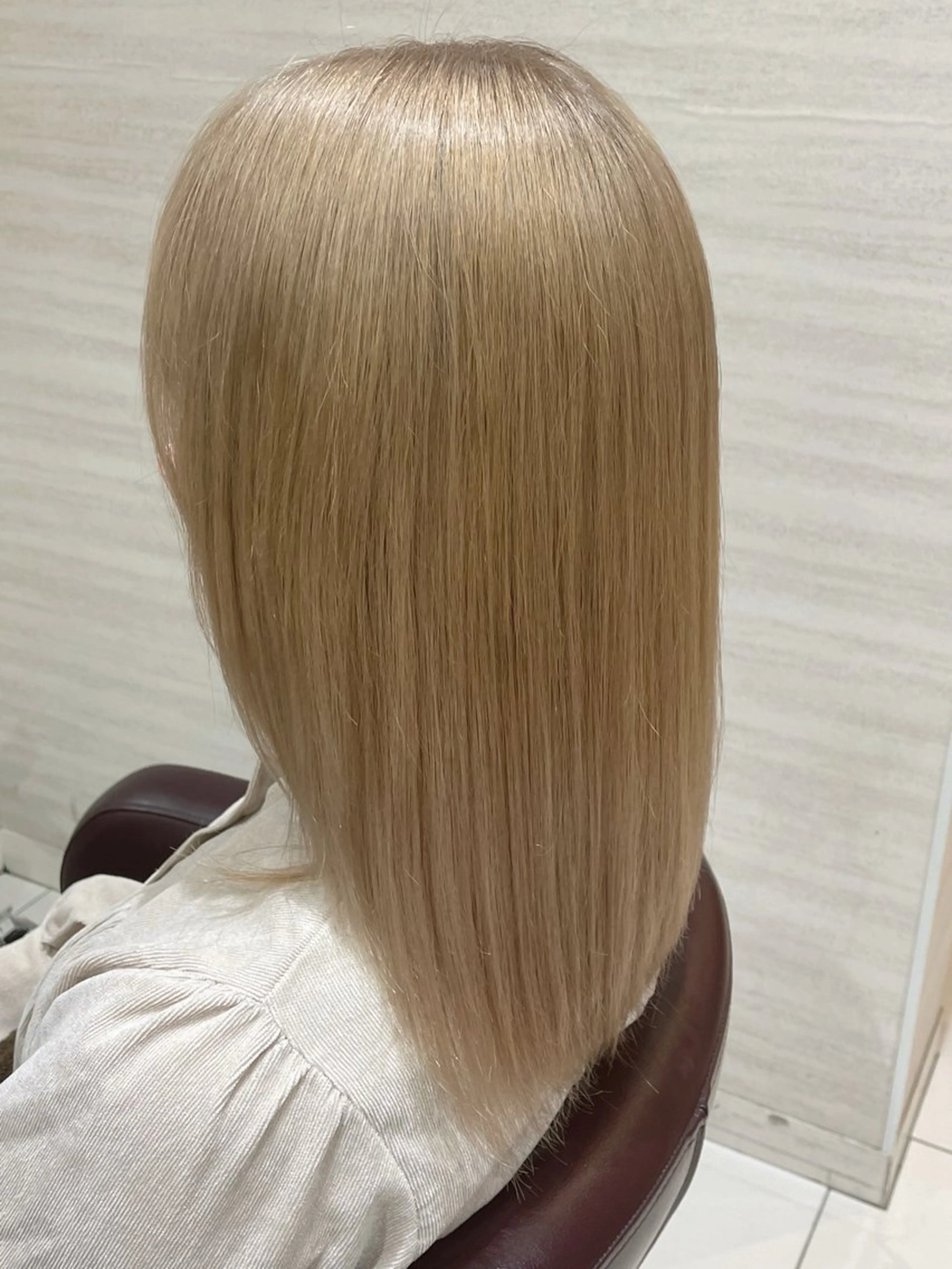 セミロング カラー ブロンド カット ヘアカラー トリートメント 中澤 壱太のヘアスタイル
