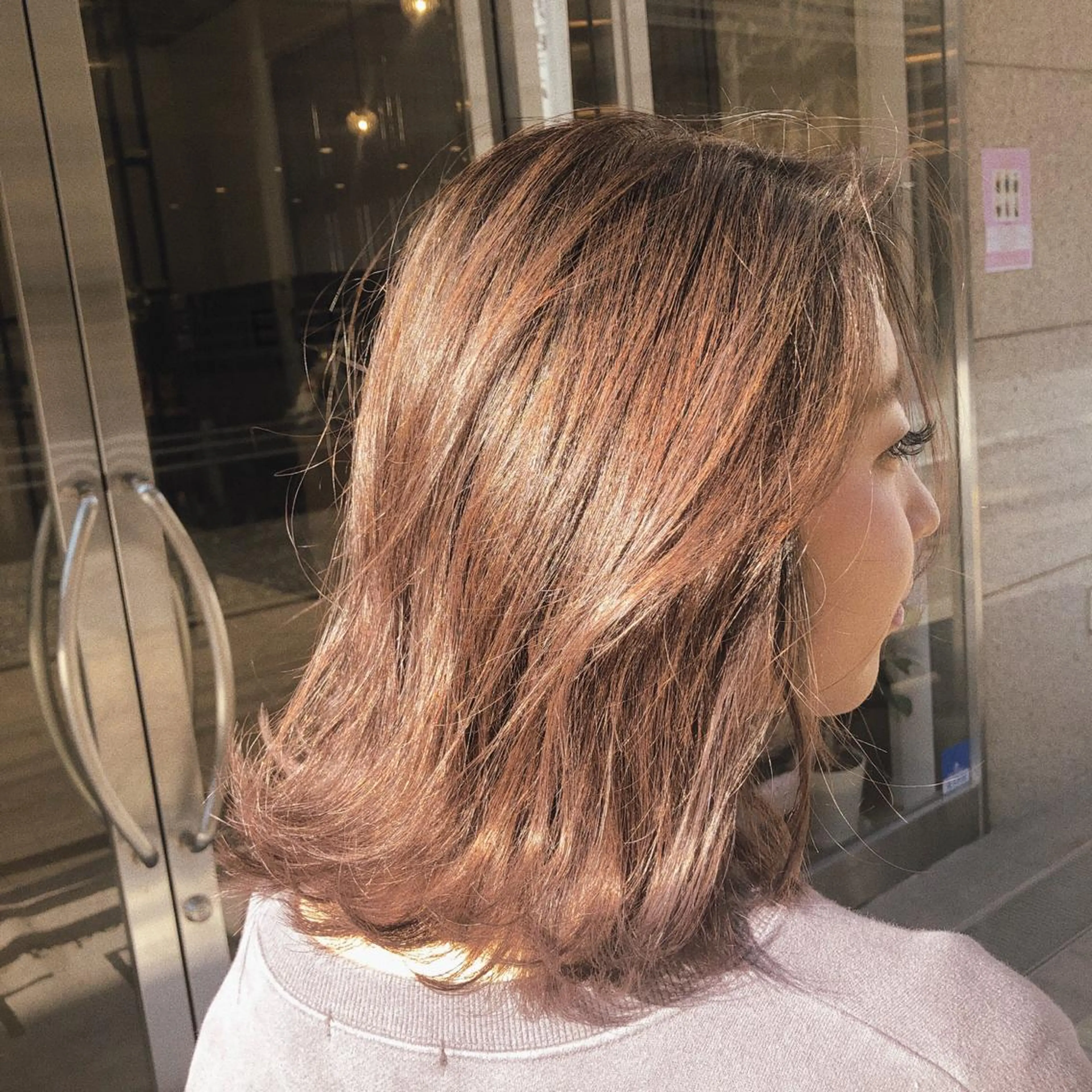 ミディアム カラー ベージュカラー ボブ 外ハネヘア カット ヘアカラー ノツコウダイ /ぱつっとボブのヘアスタイル