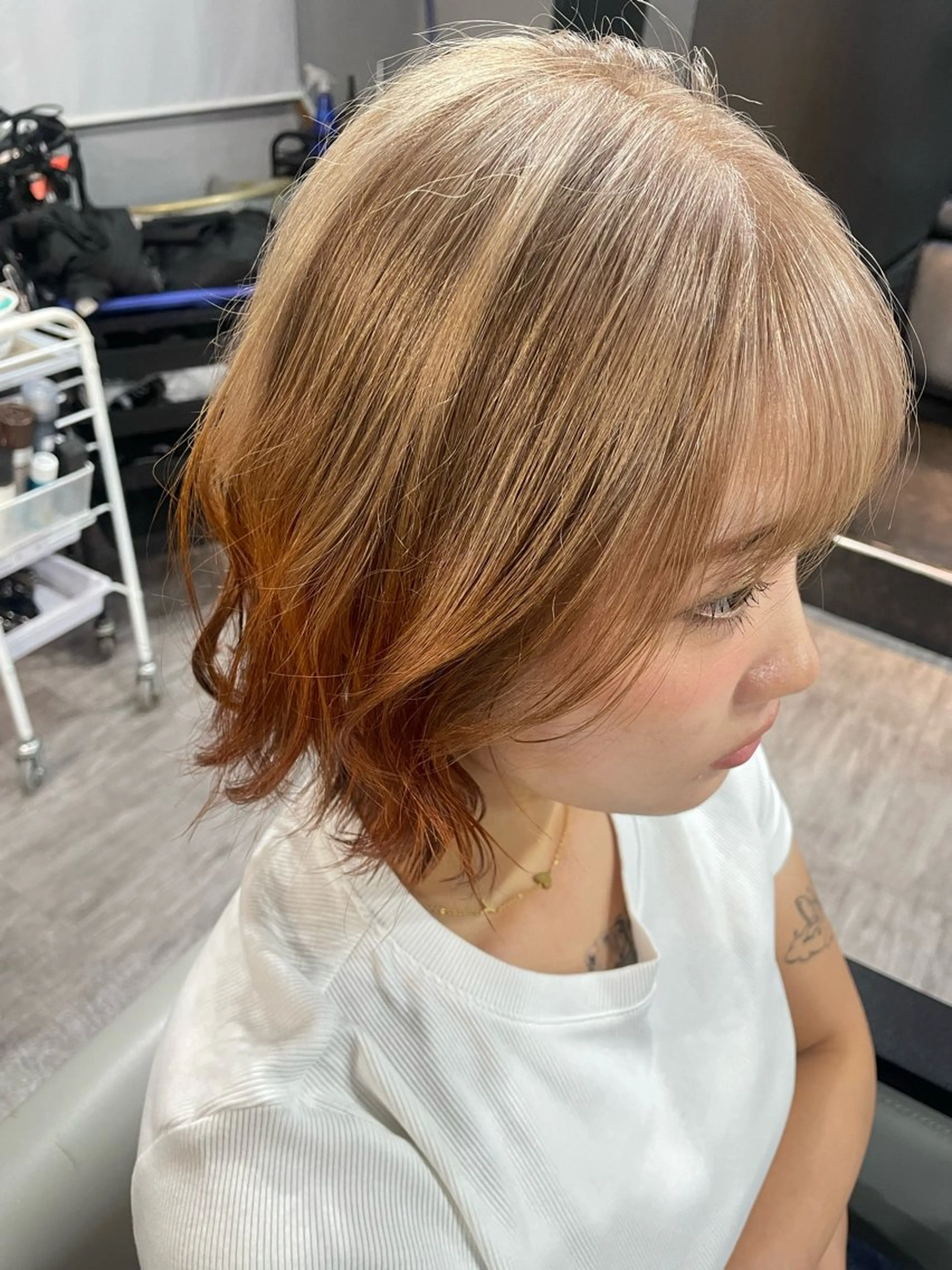 ショート ヘアカラー トリートメント sherry【シェリー】所属・miho 大国町 柔らかハイトーン💛のヘアスタイル