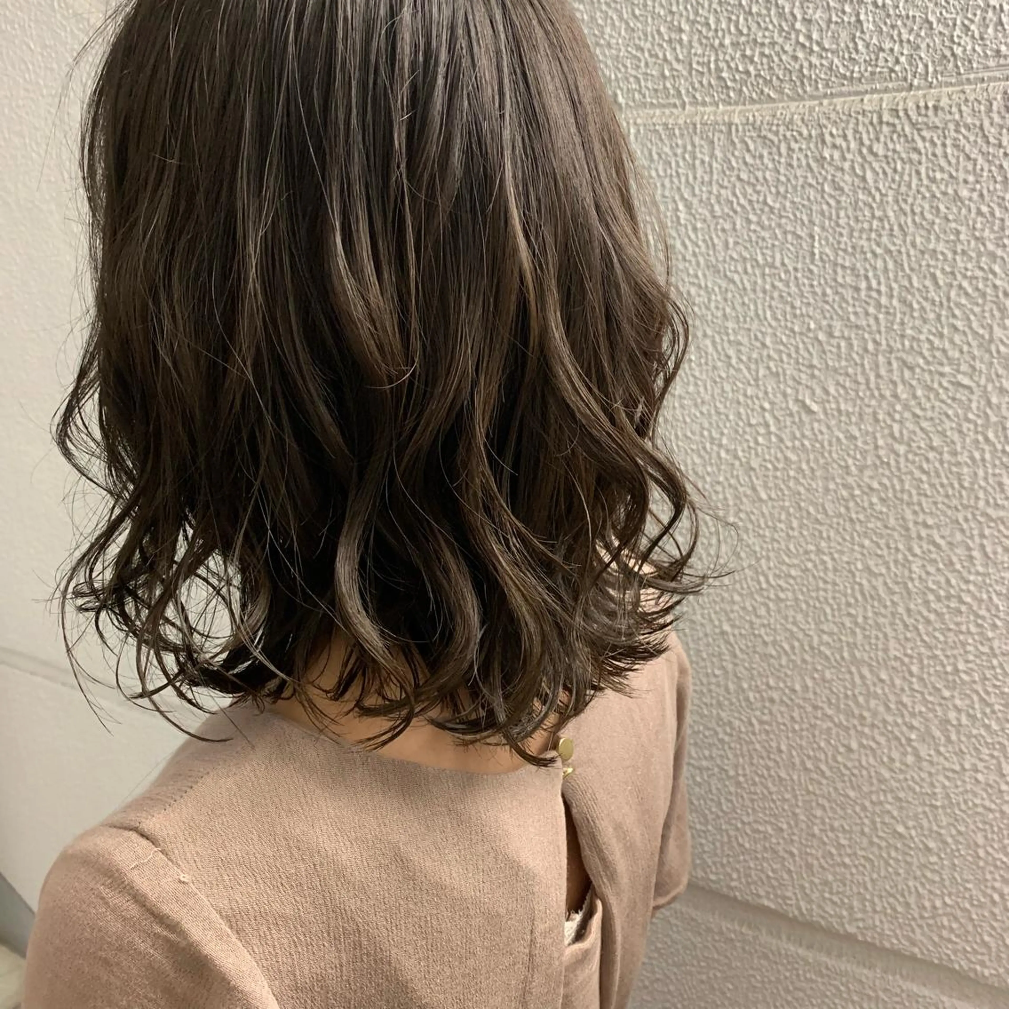 ミディアム 小泉 葵のヘアスタイル