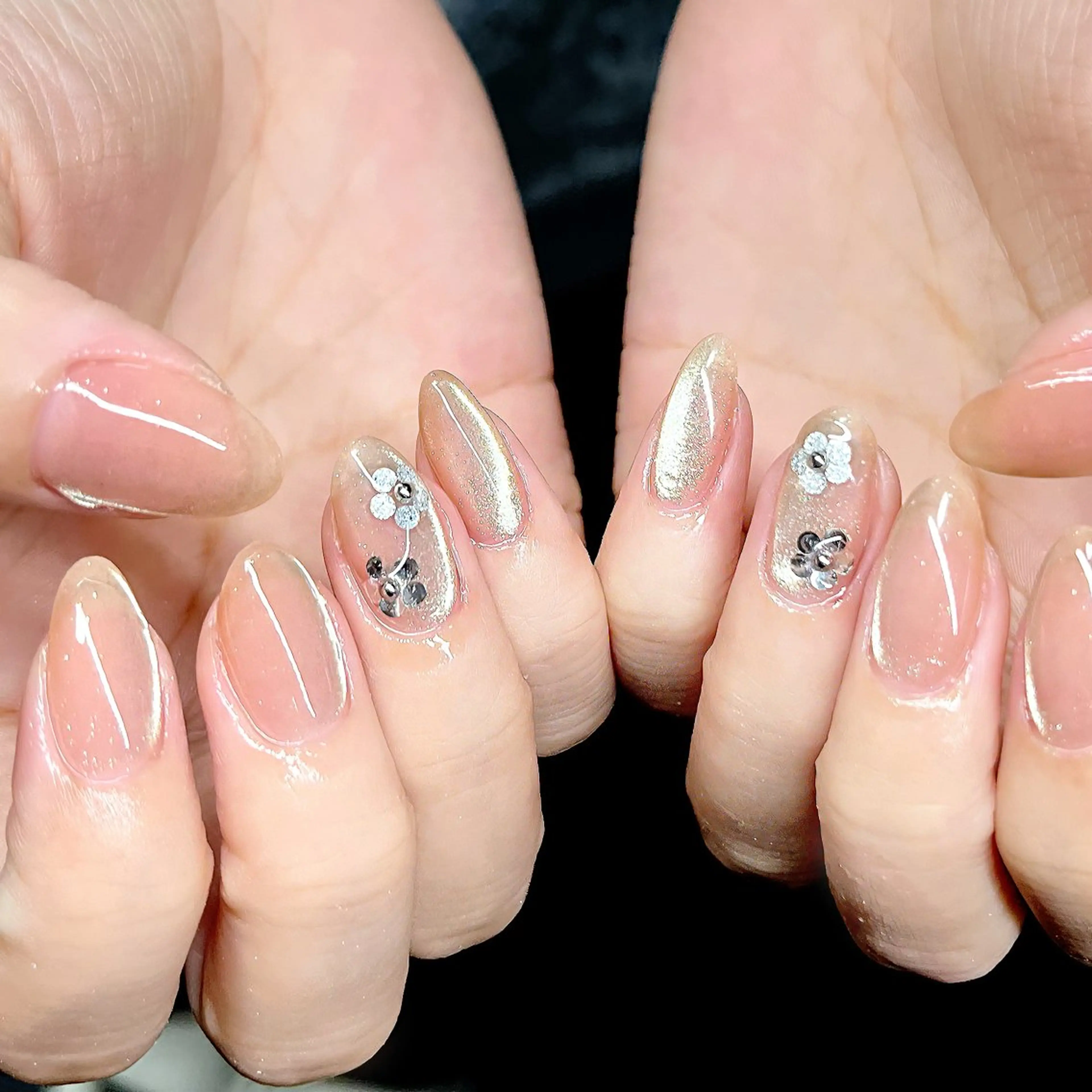 ネイル チークネイル フレンチネイル ハート ラメ(グリッター) マグネットネイル ハンドネイル 🫧OPELIA NAIL渋谷🫧のネイルデザイン
