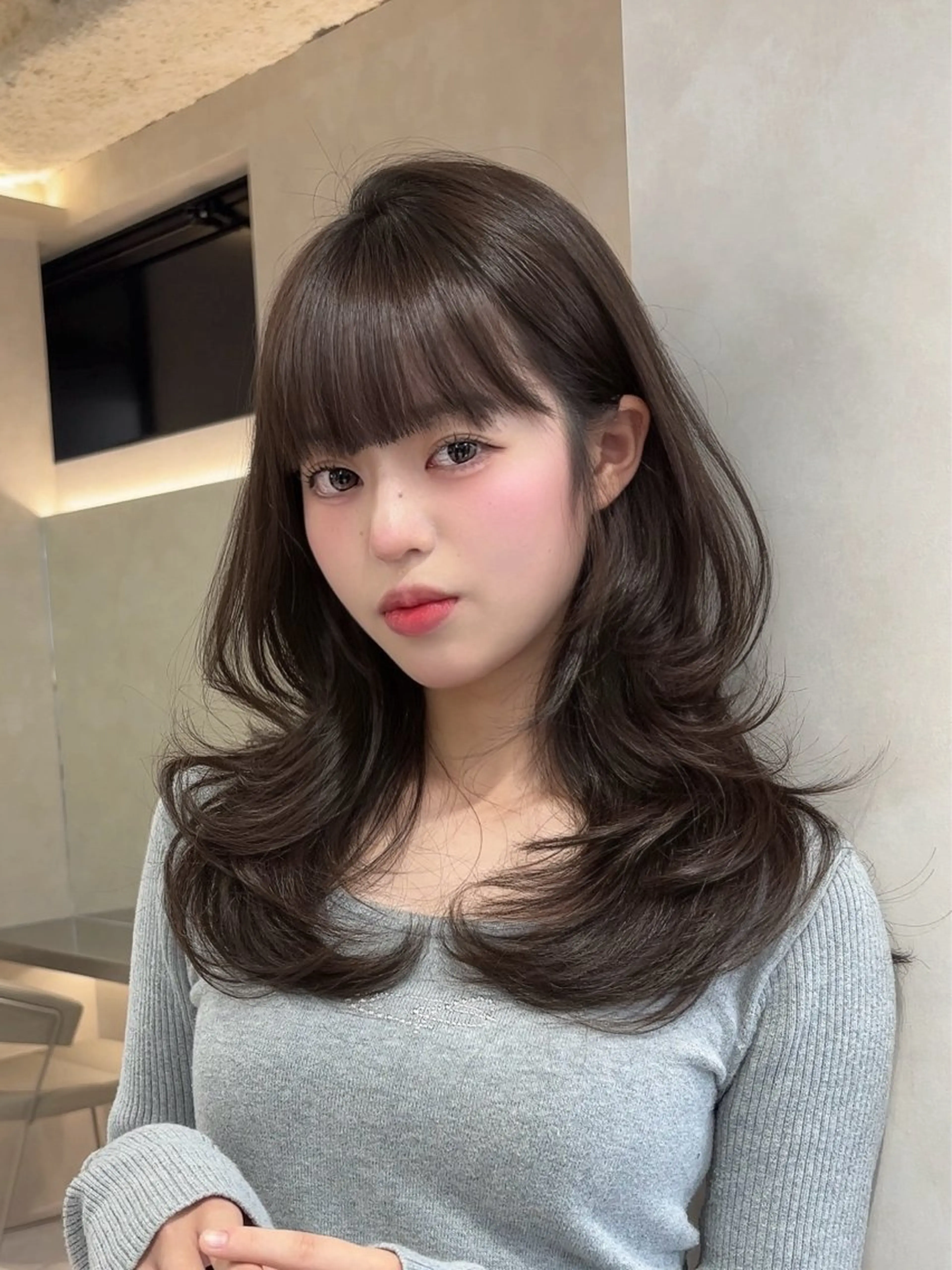 ロング 顔まわりレイヤー 顔周りカット ハイレイヤー レイヤーカット ローレイヤー カット ヘアカラー MOMOHA/ 🍑レイヤーカットのヘアスタイル