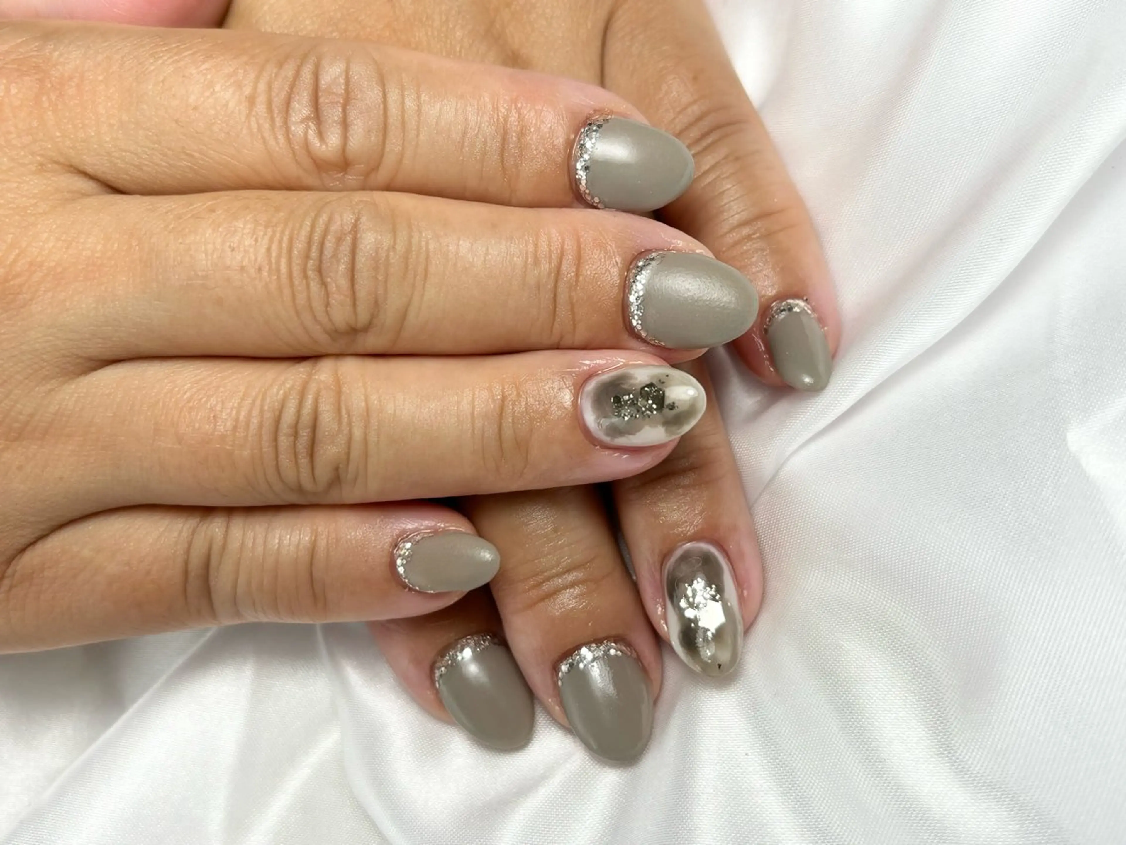 ネイル マットネイル ニュアンスネイル ハンドネイル MIKA ♡のネイルデザイン