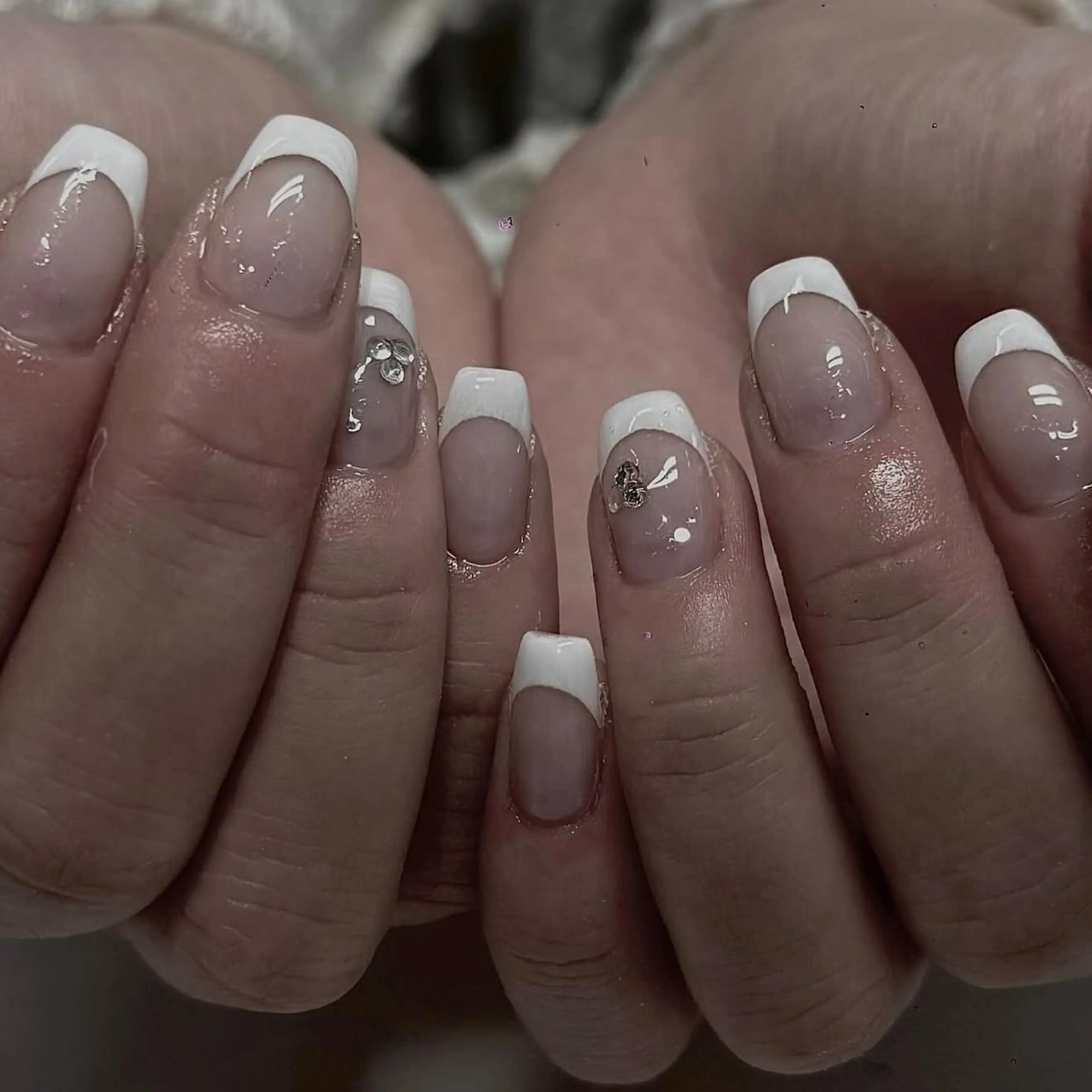 ネイル フレンチネイル ストーンネイル ハンドネイル WOLTOKYO渋谷 lynのネイルデザイン