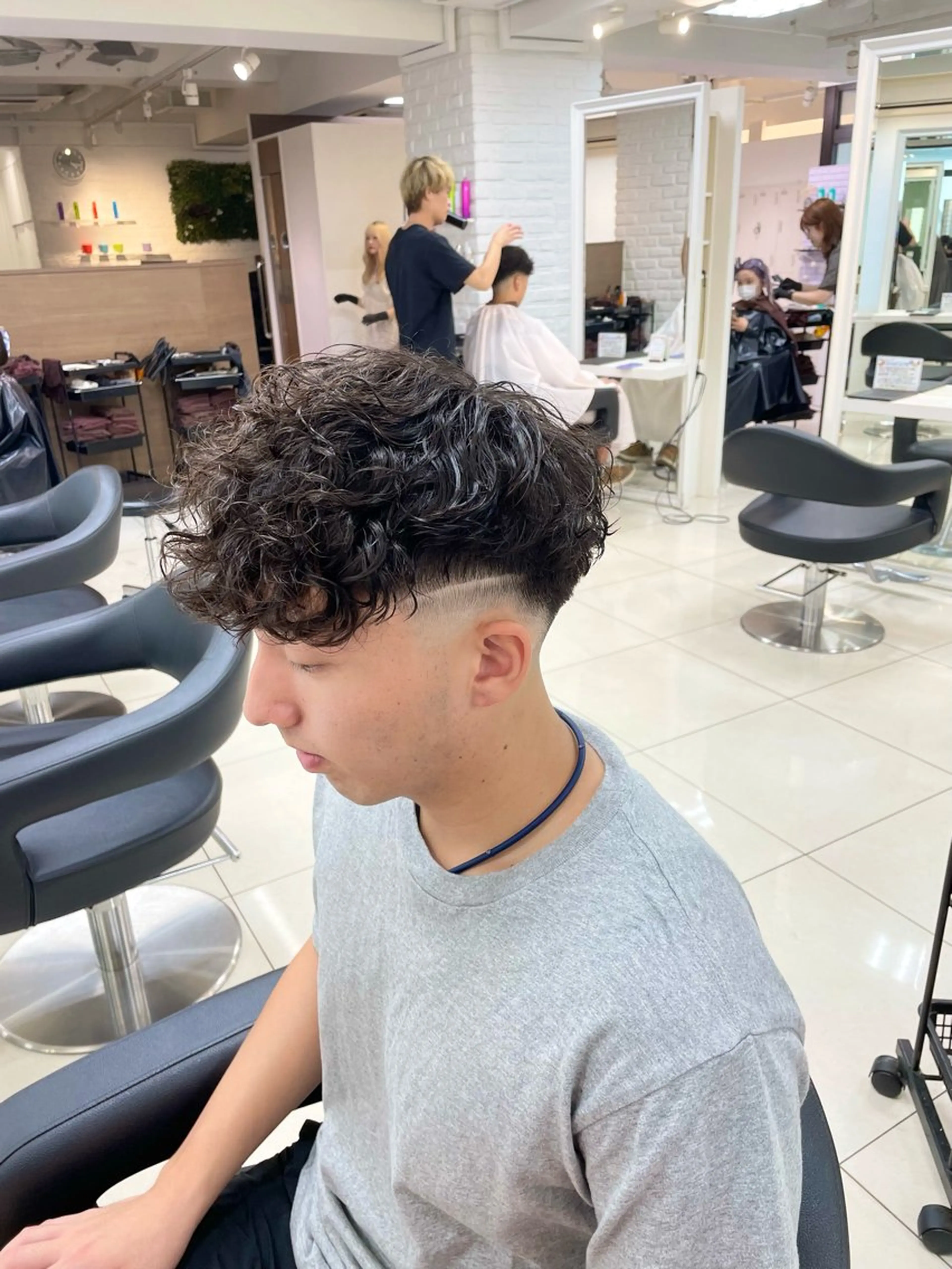 ショート パーマ メンズ スペインカール カット パーマ トリートメント フェザーパーマ職人 🪶ryosukeのヘアスタイル