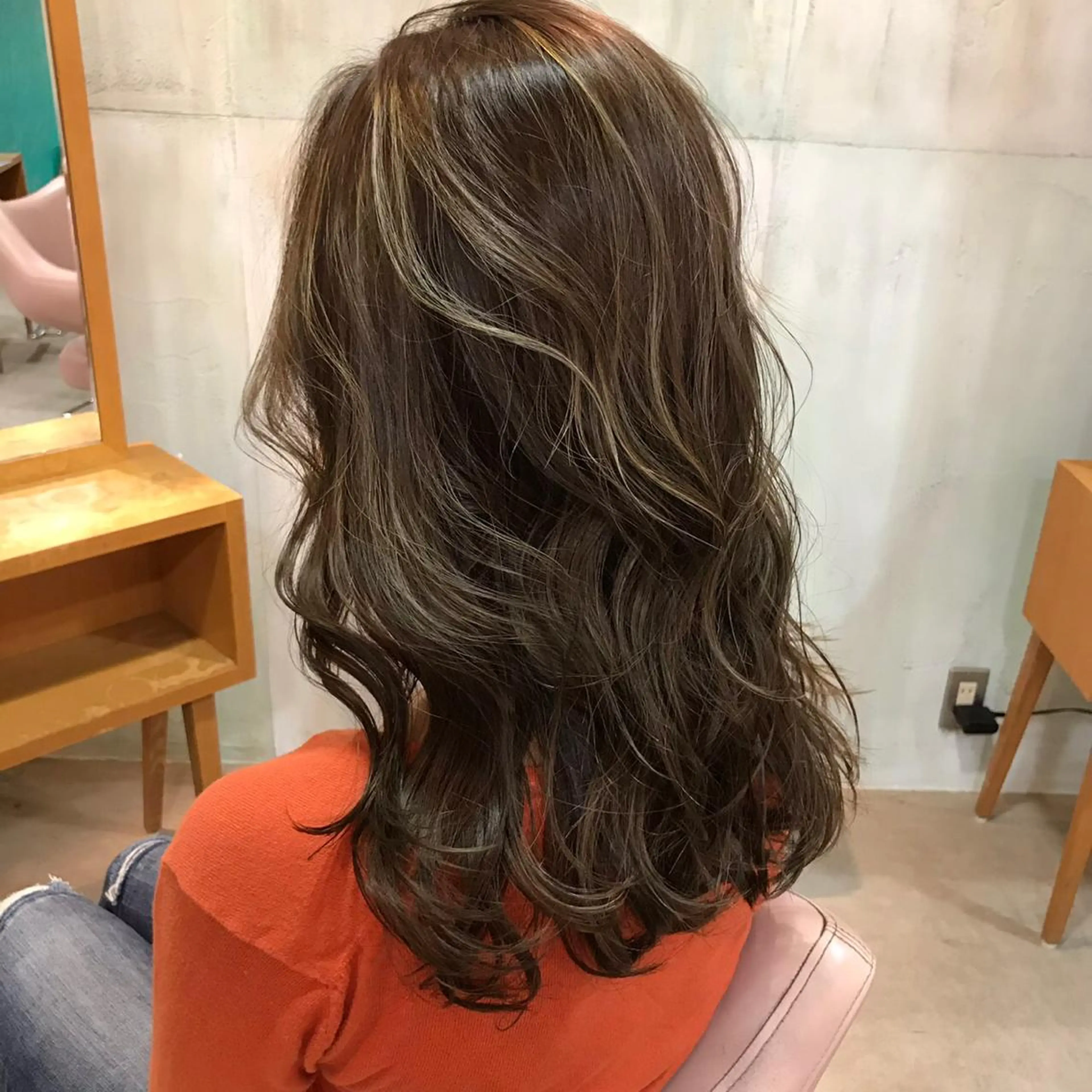 セミロング カラー 中村 瑞希のヘアスタイル