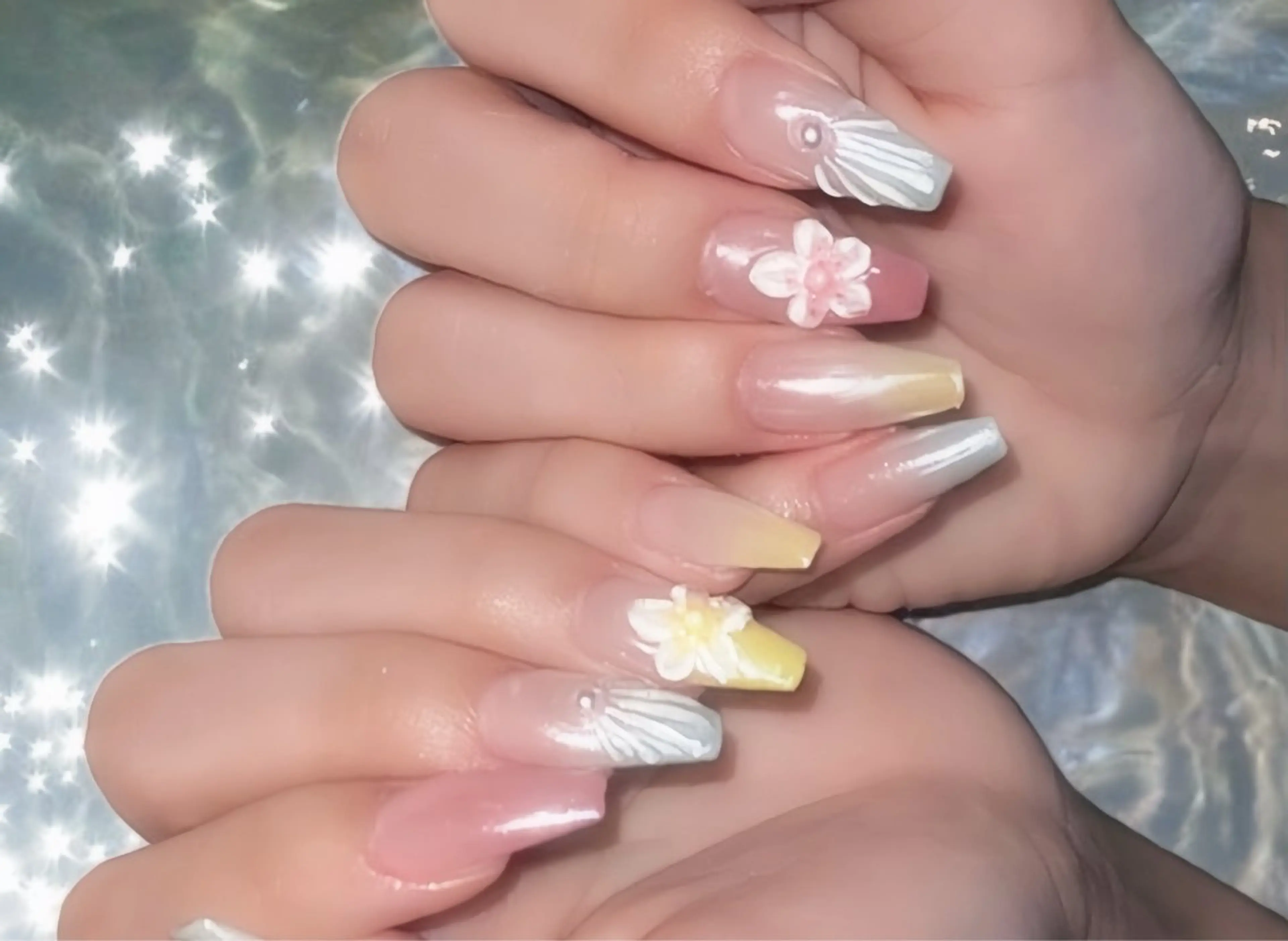 ネイル ハンドネイル Bitty／ SENA⋆˙⟡ —のネイルデザイン