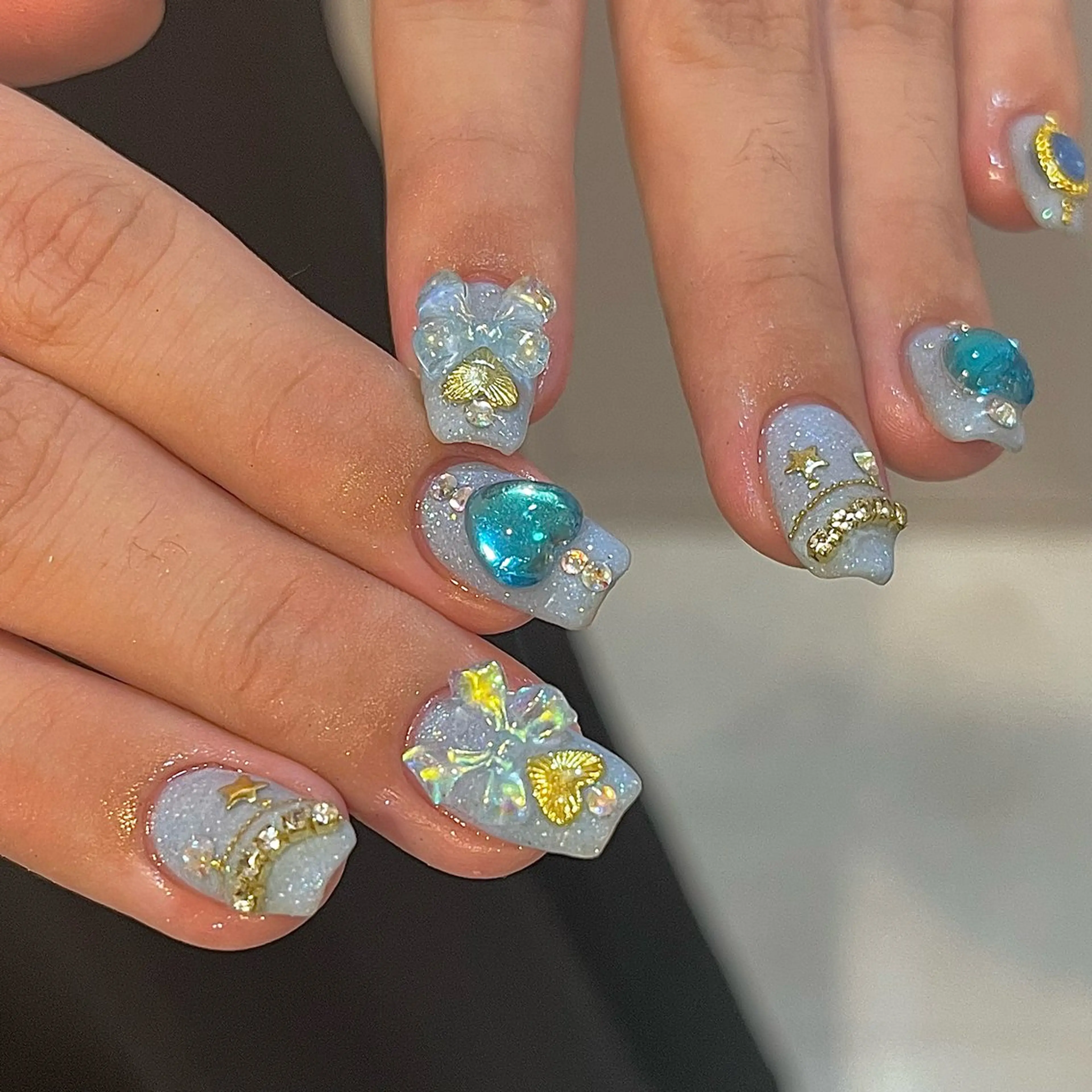 ネイル ブルー グラデーション キラキラネイル リボン ハンドネイル フットネイル para ☀︎ sol by BECK所属・Para Sol nail　Maoのネイルデザイン
