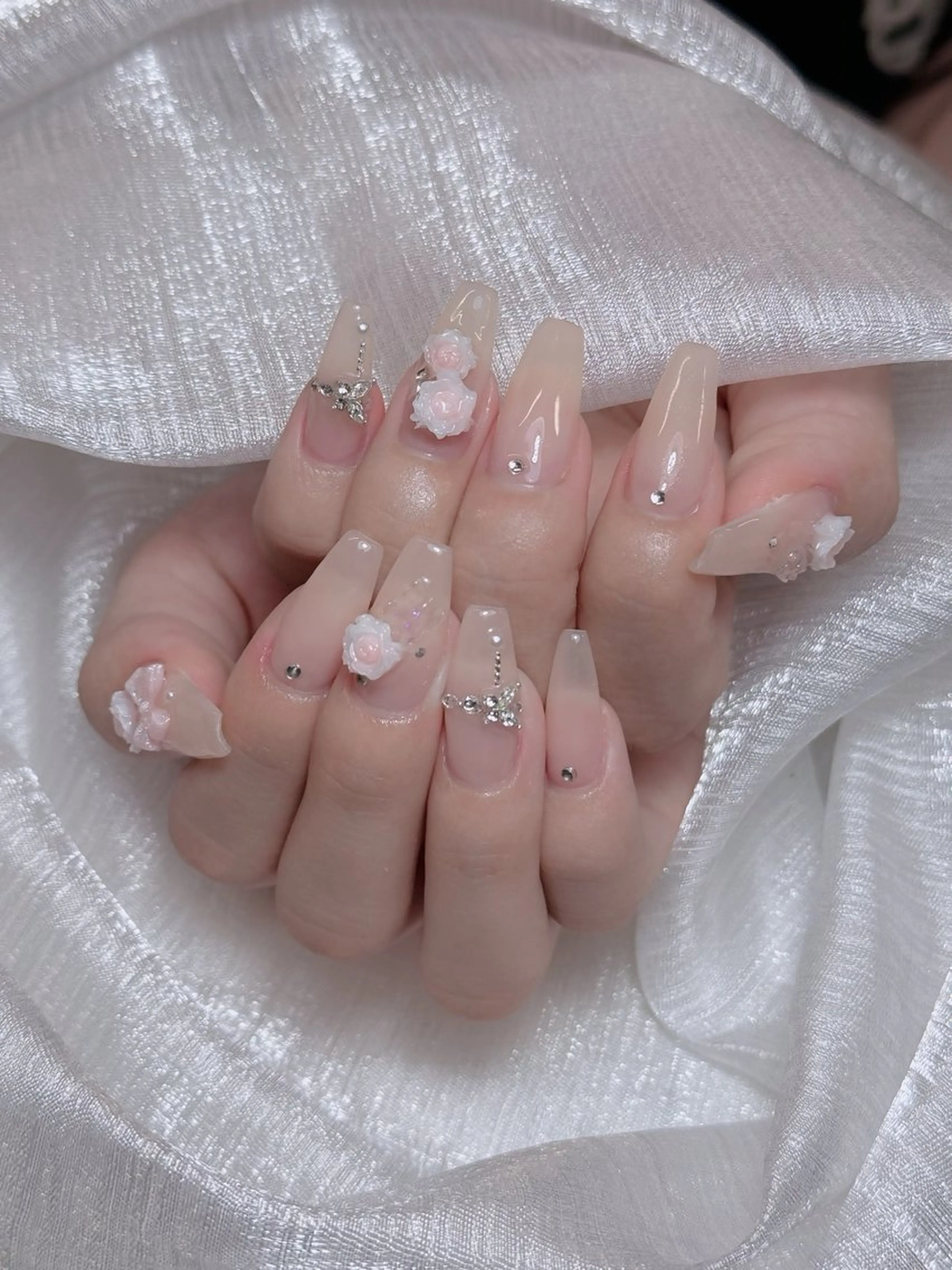 ネイル オーロラネイル チークネイル フットネイル フレンチネイル 韓国ネイル ハンドネイル Lumi Nail 新大久保3‘のネイルデザイン