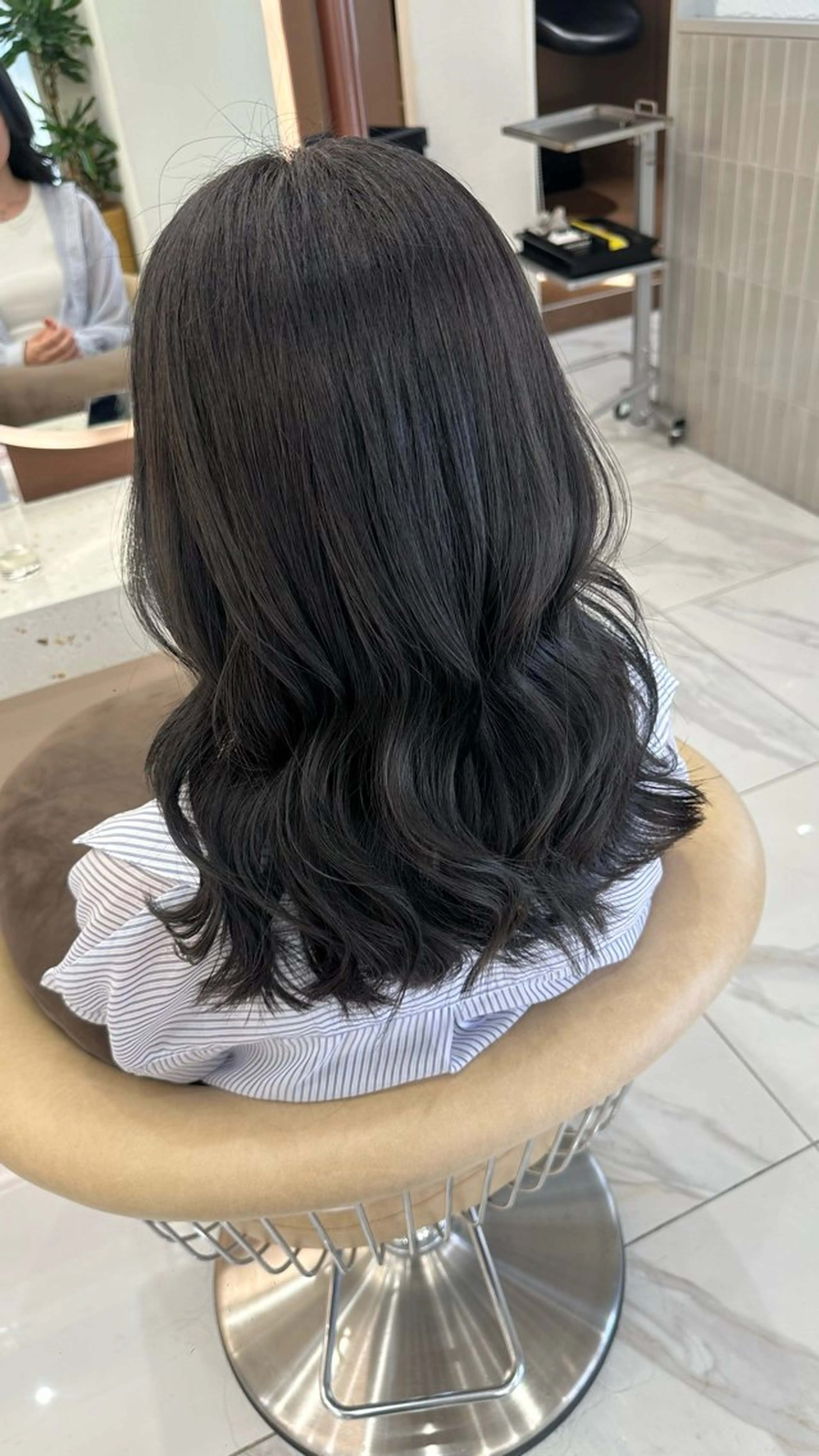 セミロング ヘアカラー トリートメント Ma cherie by Lond所属・ハイトーン/ブリーチ ミルクティーAikaのヘアスタイル