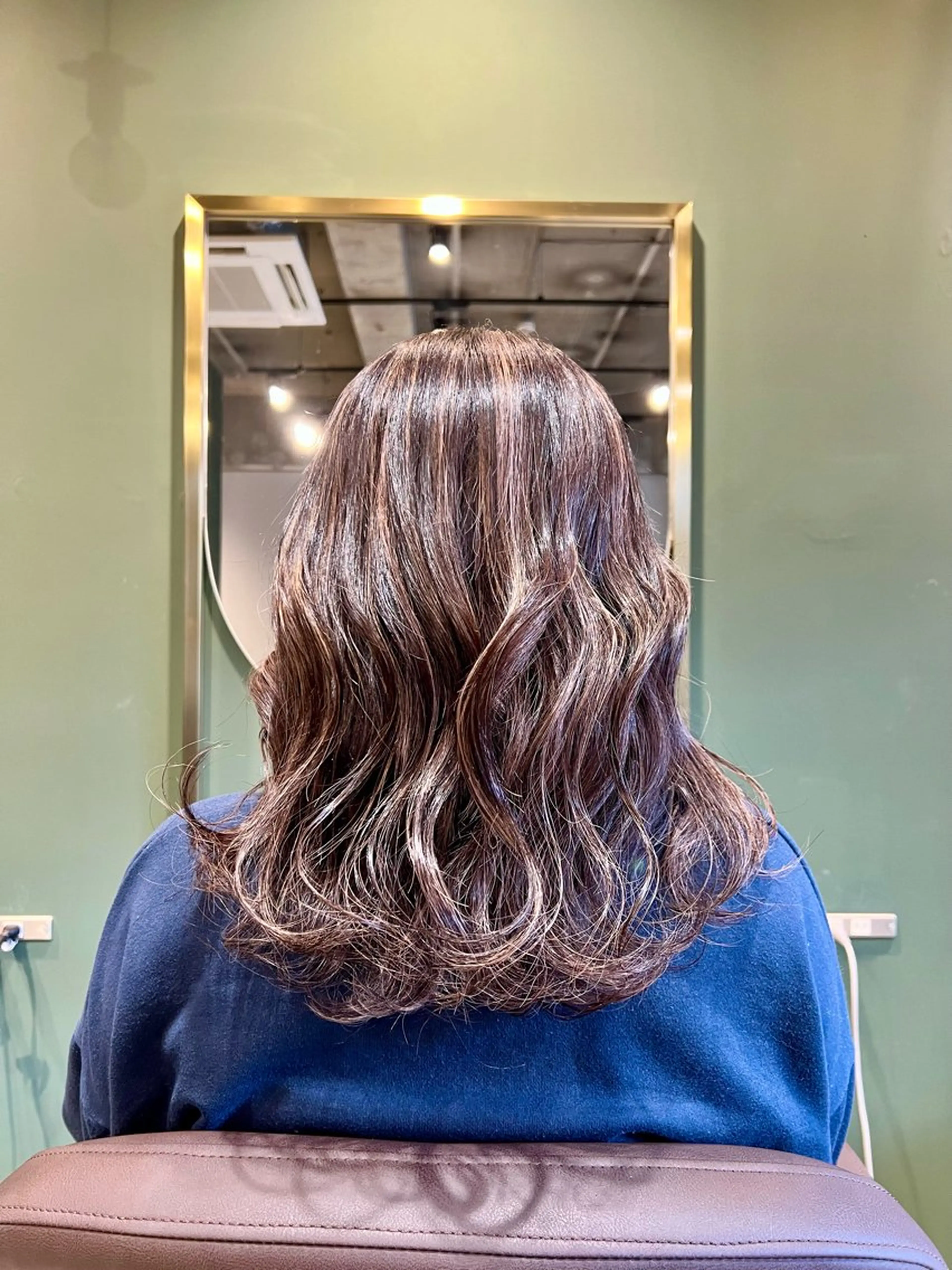 ミディアム カラー ハイライトカラー ハイライト ヘアカラー トリートメント ヘッドスパ カラースペシャリスト しょう🧑🏼‍🎨のヘアスタイル