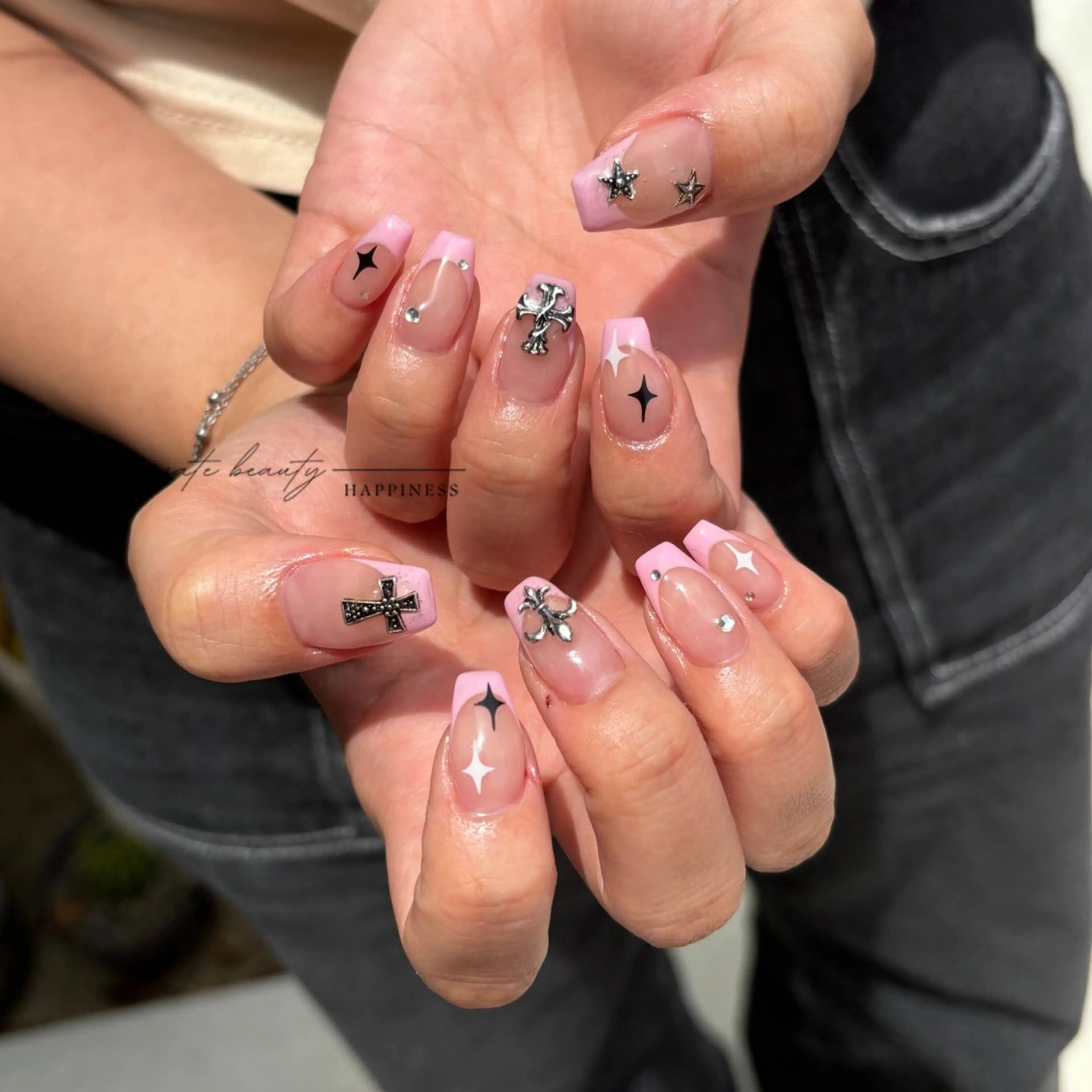 ネイル 韓国ネイル ワンホンネイル happiness nailのネイルデザイン