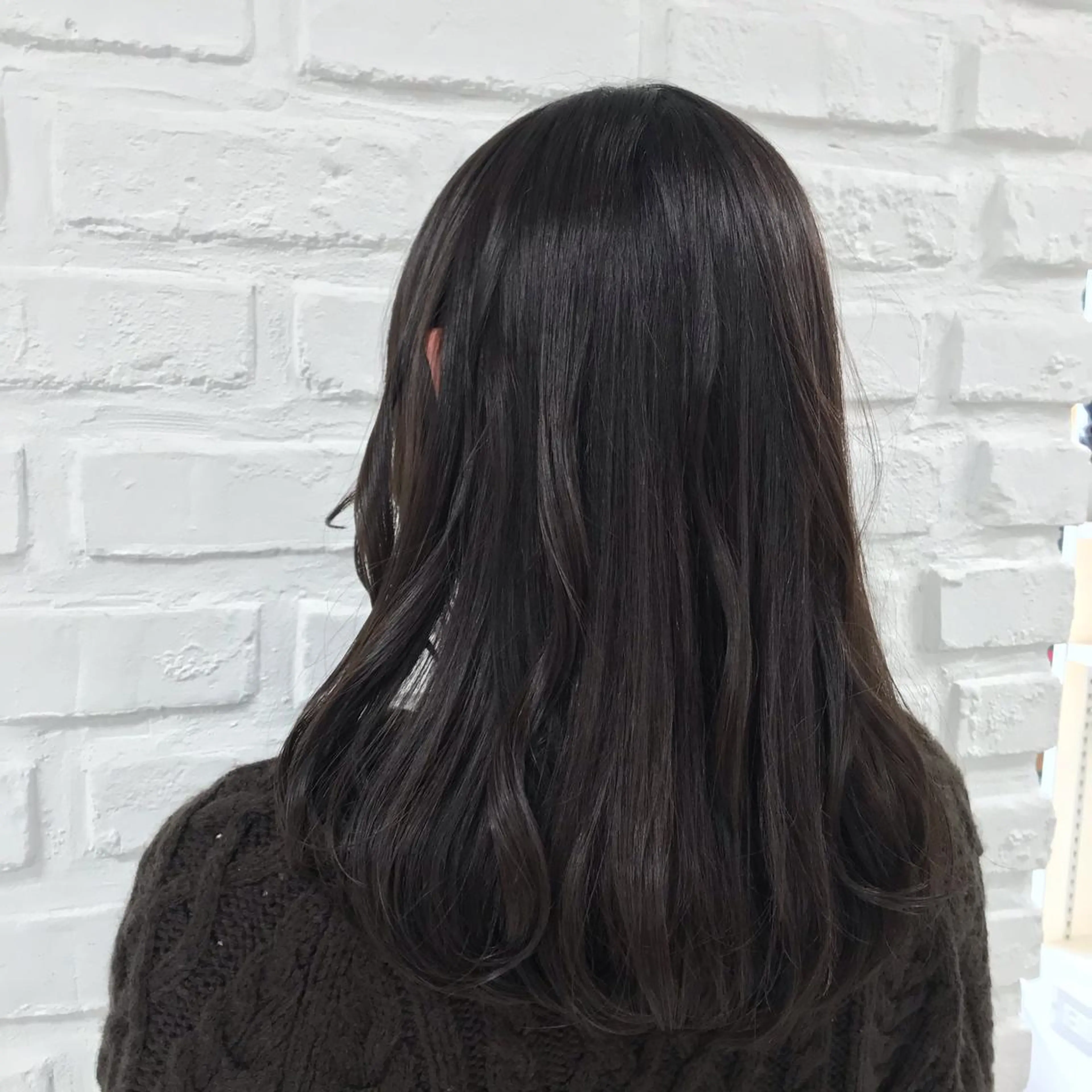 セミロング カラー 透明感カラー ダークグレー ダークグレージュ グレージュ イルミナカラー カット ヘアカラー トリートメント 暖色カラー🌹 中山由梨のヘアスタイル