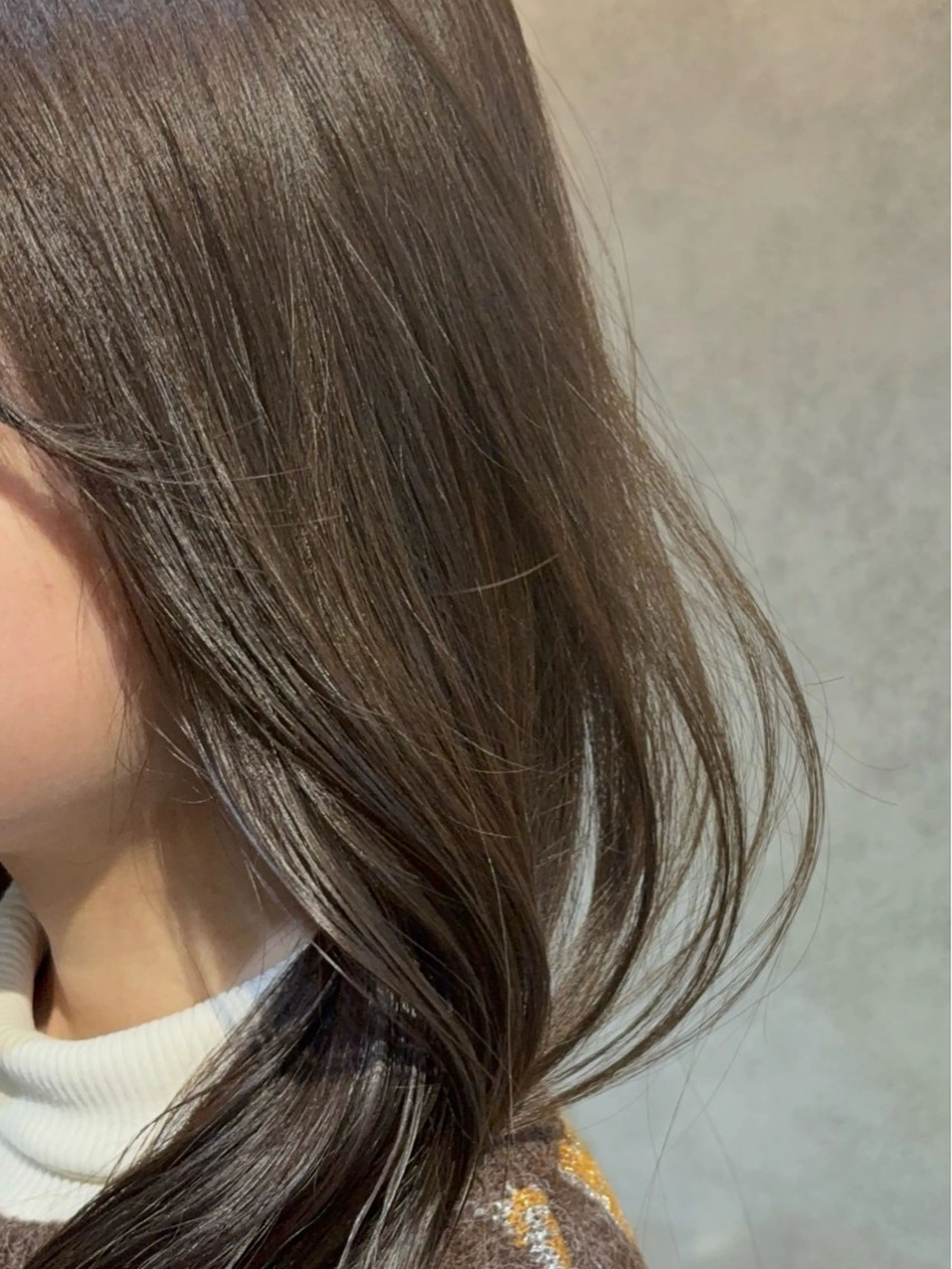 セミロング カラー ベージュカラー オリーブベージュ カット ヘアカラー トリートメント 赤みオフの透明感職人 /ケア重視の美髪施術のヘアスタイル