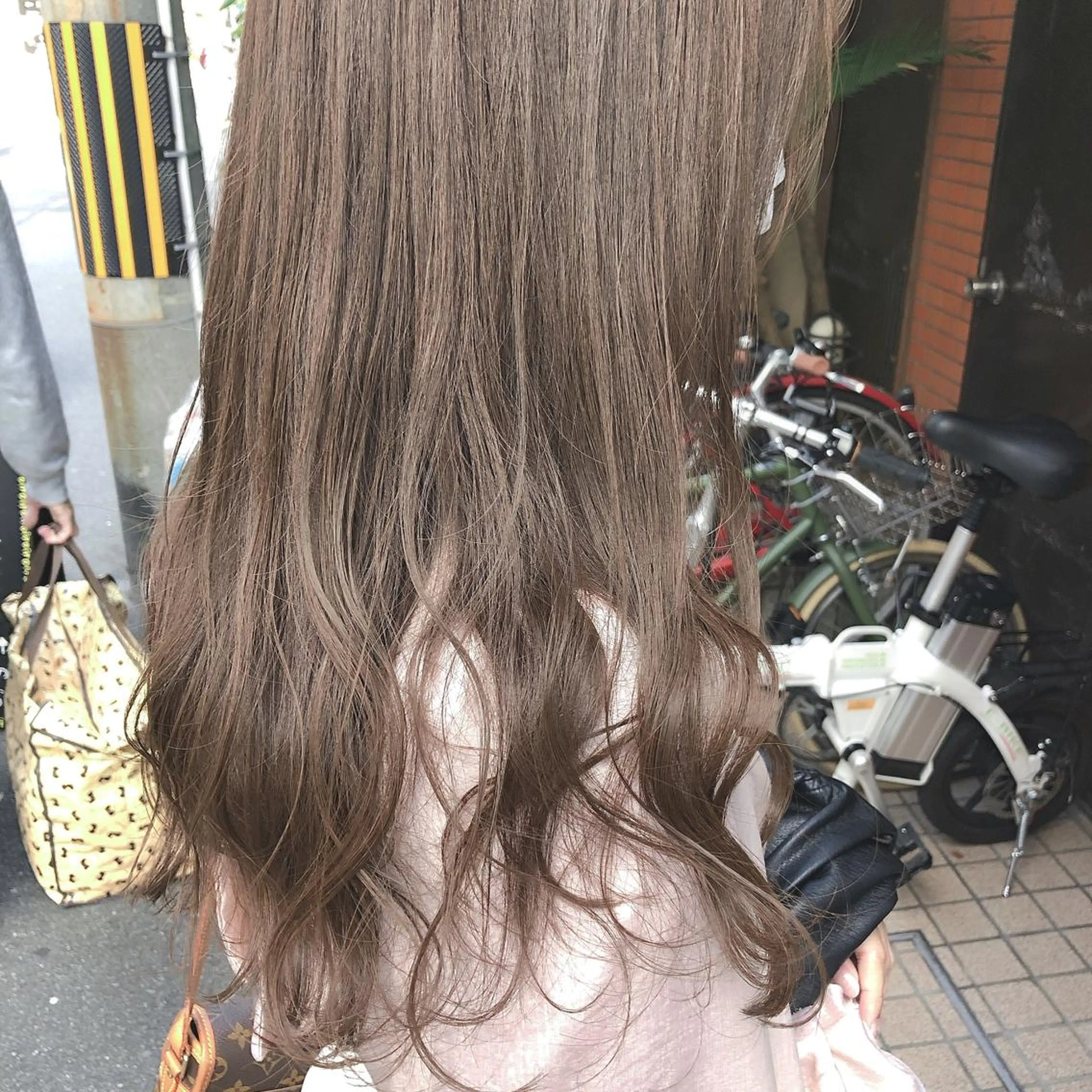 ミディアム カラー パーマ ヘアアレンジ メンズ キッズ ネイル マツエク・マツパ 切りっぱなしボブ メンズバレイヤージュ メンズブリーチ メンズインナーカラー メンズ韓国風 ヘアカラー トリートメント ヘアセット 艶髪育成サロン 京橋　shinのヘアスタイル