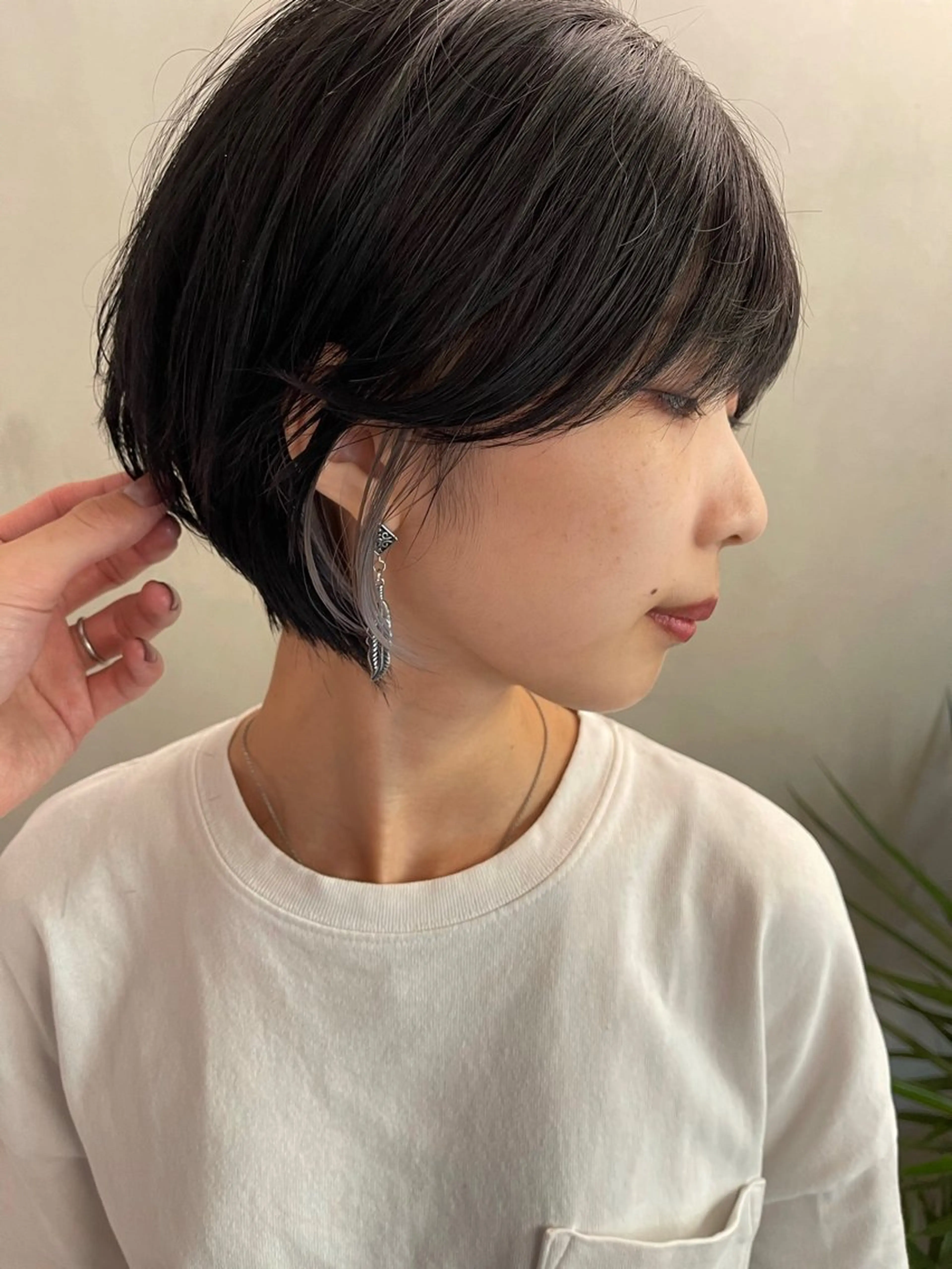 ショート カラー シルバー ショートヘア 梅田 illfrere 所属・イルフレール ryuのヘアスタイル