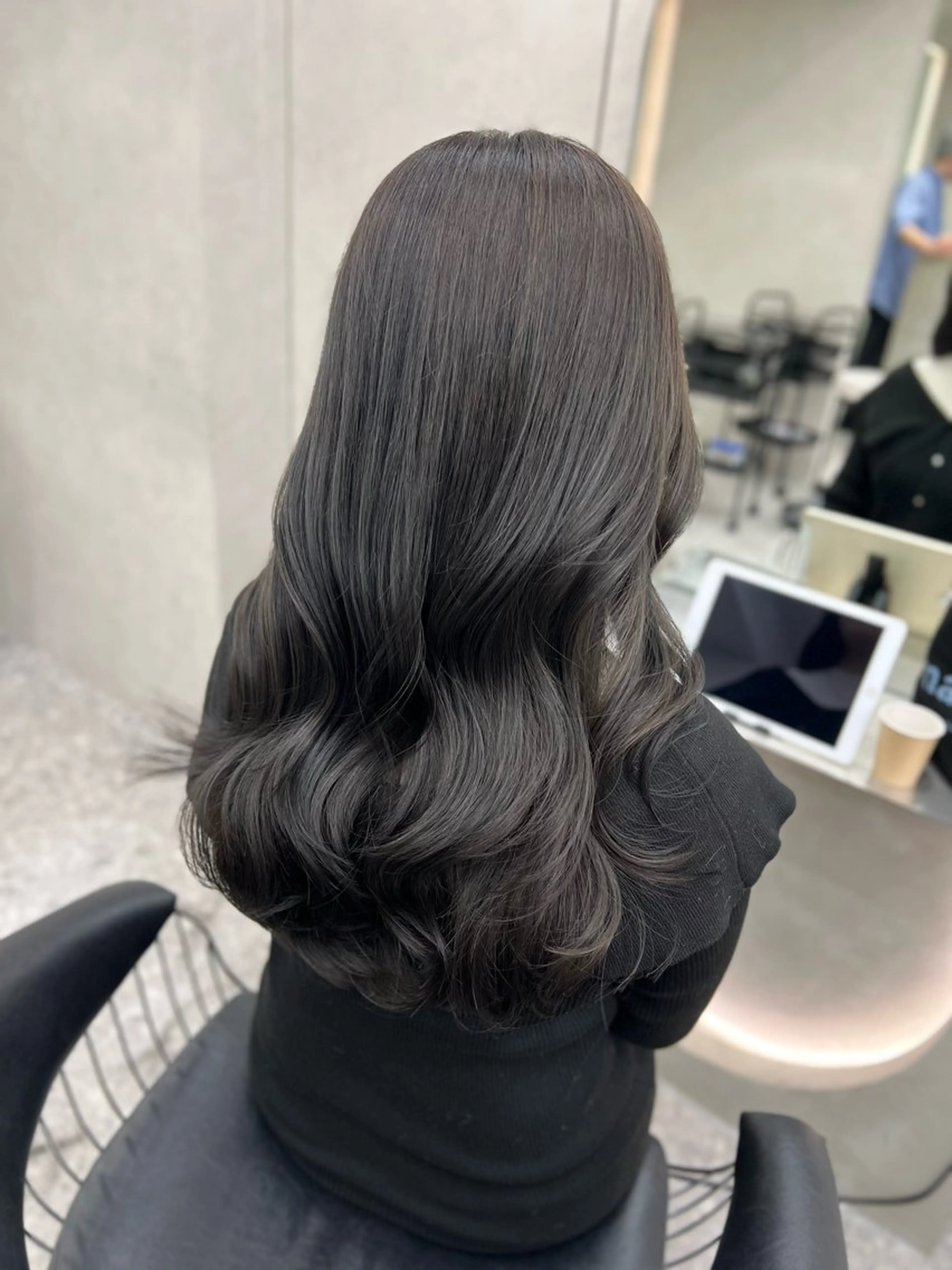 セミロング カット ヘアカラー トリートメント 地毛風縮毛矯正 ☘️松井　傑のヘアスタイル