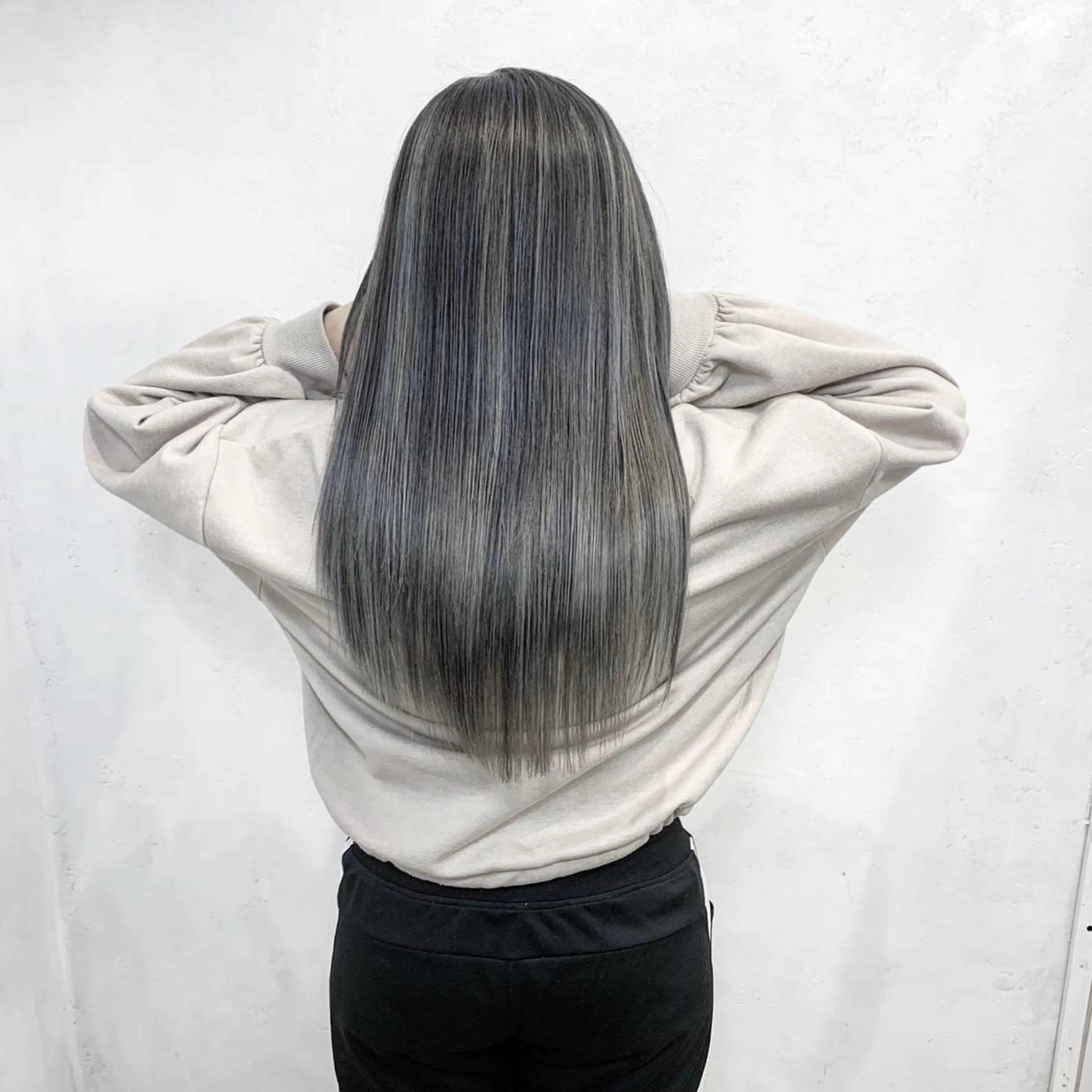 ロング カラー グレージュ ハイライトカラー ハイライト ヘアカラー TATSUYA アートディレクターのヘアスタイル