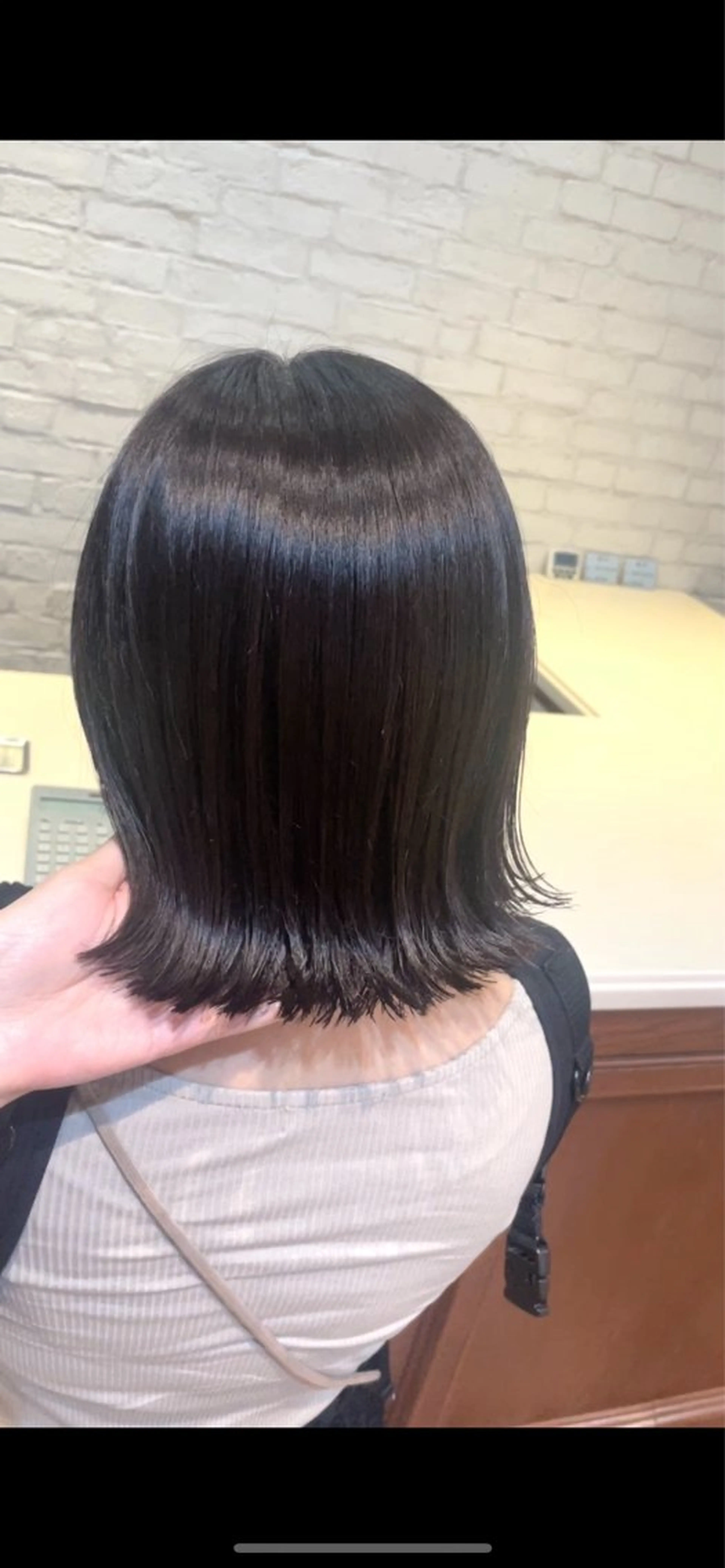 ミディアム カラー 切りっぱなしボブ ダークグレー ダークグレージュ グレージュ ボブ カット ヘアカラー トリートメント BEBE所属・ブリーチなし 透明感カラーKANAのヘアスタイル